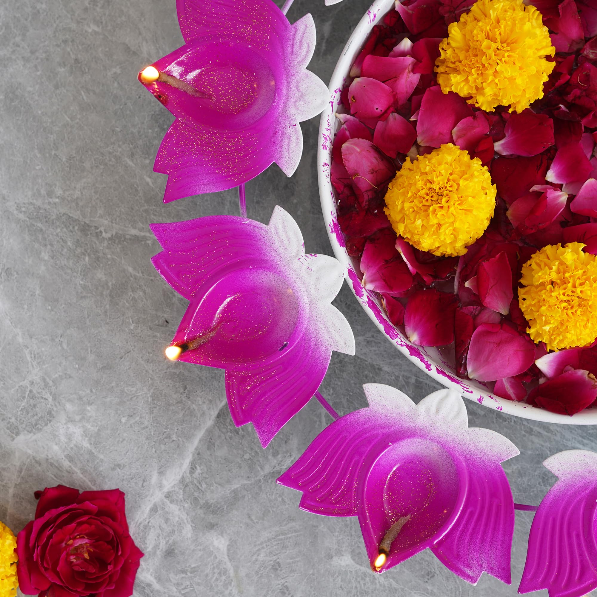 Webelkart Diya urli miska w kształcie lotosu do dekoracji domu i Pooja, świecznik na tealight Urli do dekoracji domu i biura (36 cm) – świecznik Diwali