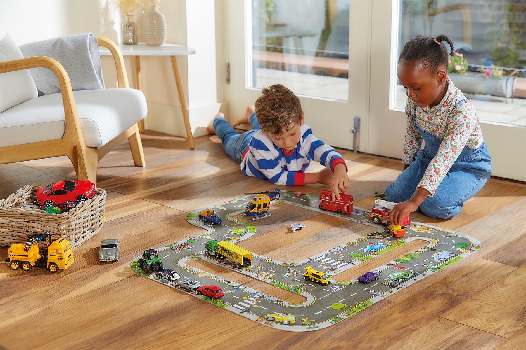 Orchard Toys Giant Road Jigsaw Puzzle, Car Track on a Large Floor Puzzle, Car Play Mat, Make Your Own Road Tape for Toy Cars, City, Construction, Educational Toys for Kids and Toddlers Age 3+