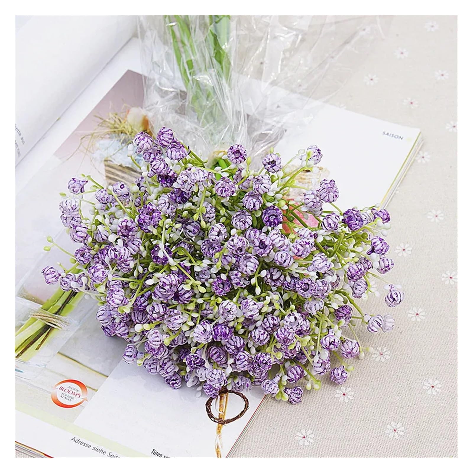 Fleurs artificielles sans entretien avec vase pour embellir les pièces sombres en violet