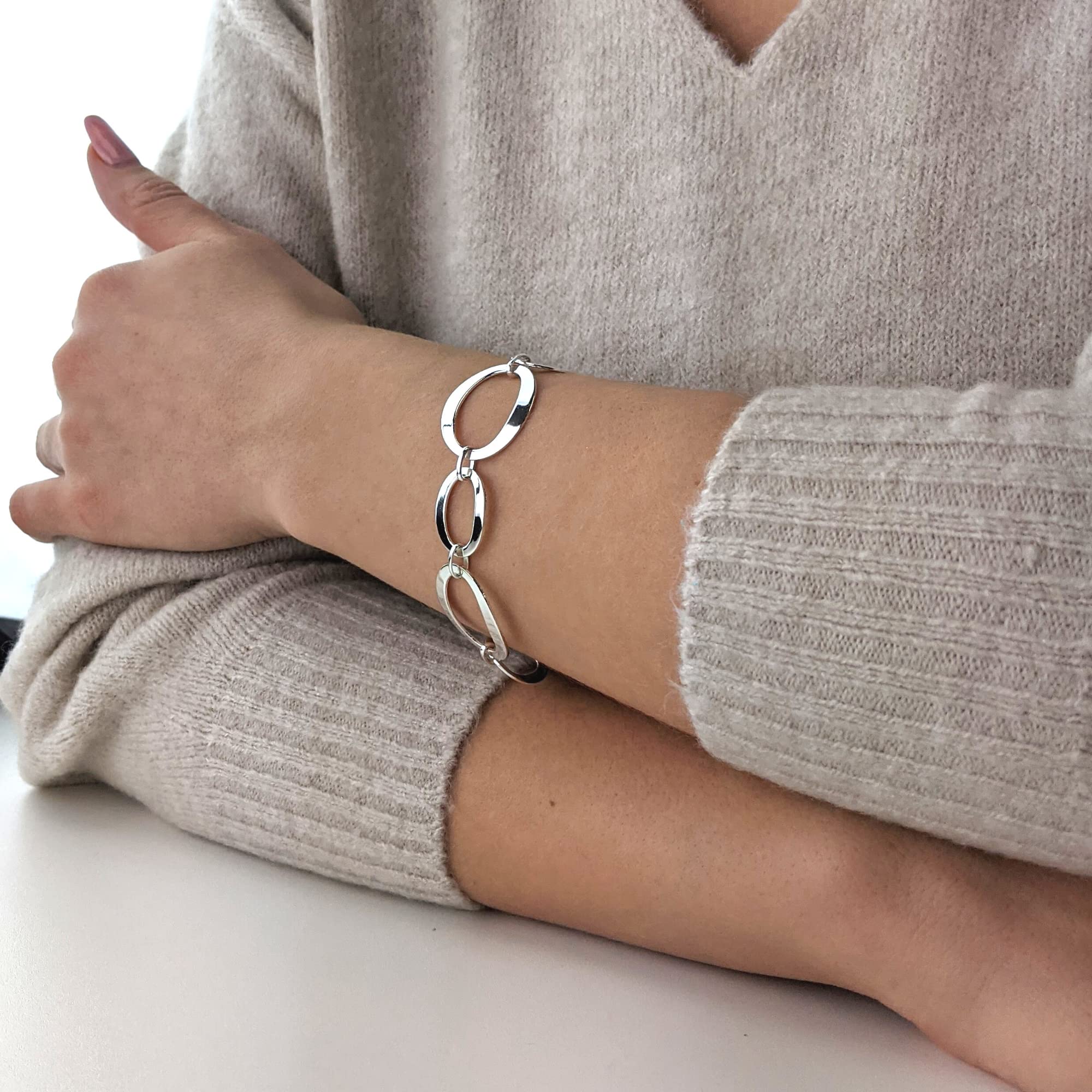 Silverly Damen-Armband aus 925er Sterlingsilber Flach Offen Oval mit Knebelverschluss 19,5cm | Leichtes T-Bar-Armband für Damen | Moderner Statement-Schmuck | Extra Breites Kettendesign