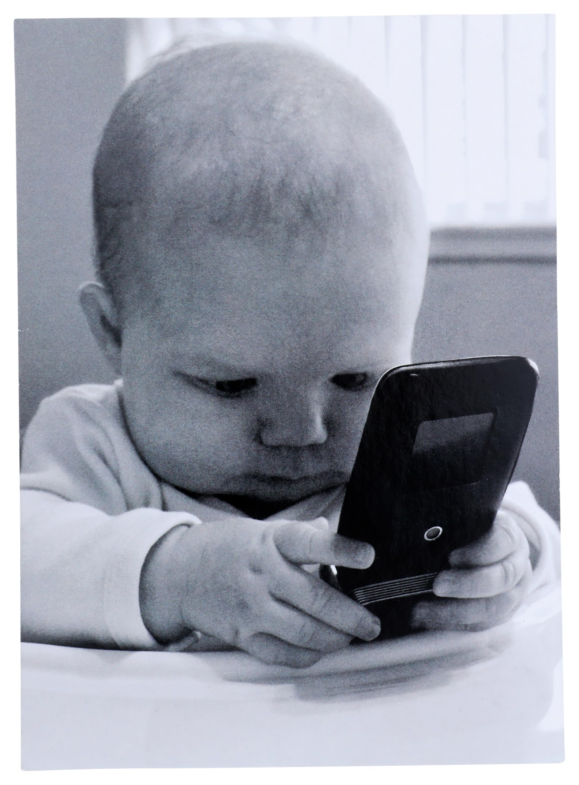 Bebé con teléfono celular – Avanti – Tarjeta de felicitación de cumpleaños