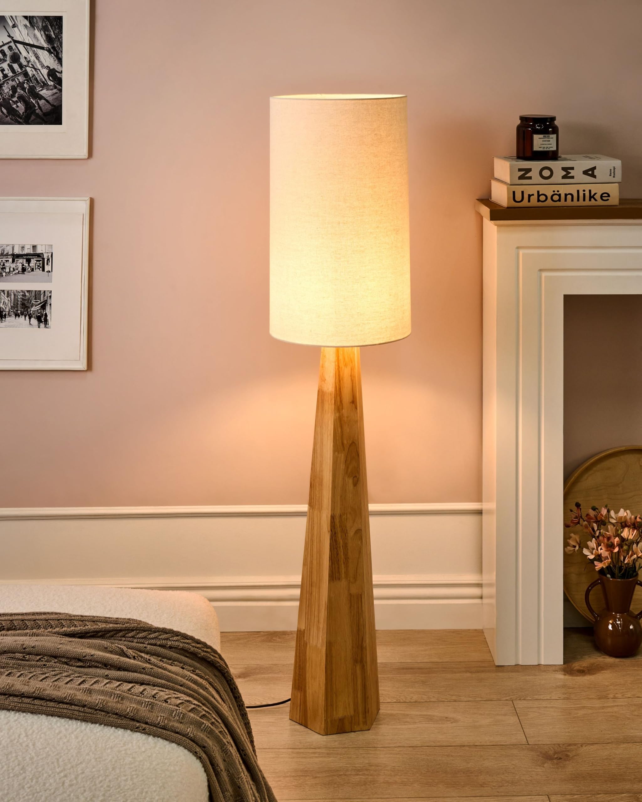 Beliani Lámpara de pie moderna con pantalla cilíndrica de tela de lino y madera de caucho natural Ilala
