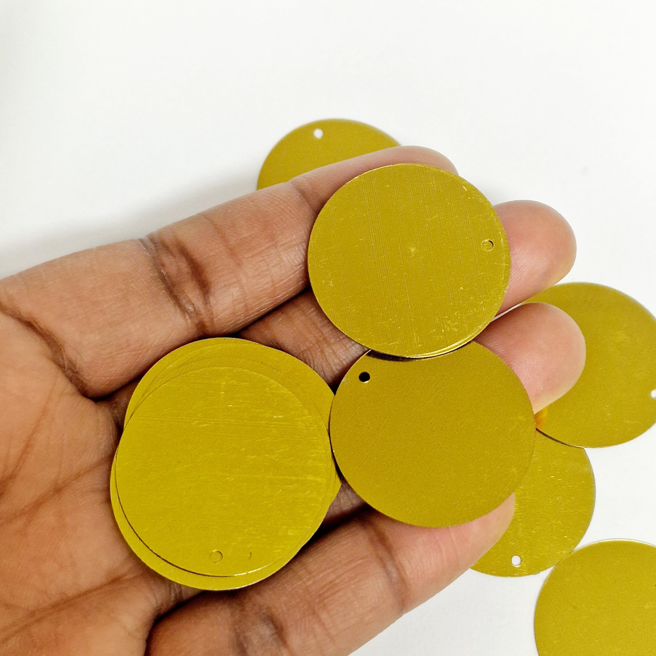 MajorCrafts 30mm 40g 150pcs Metallic Large Round PVC Sequins with 1x Hole (Metallic Gold) - Image 3