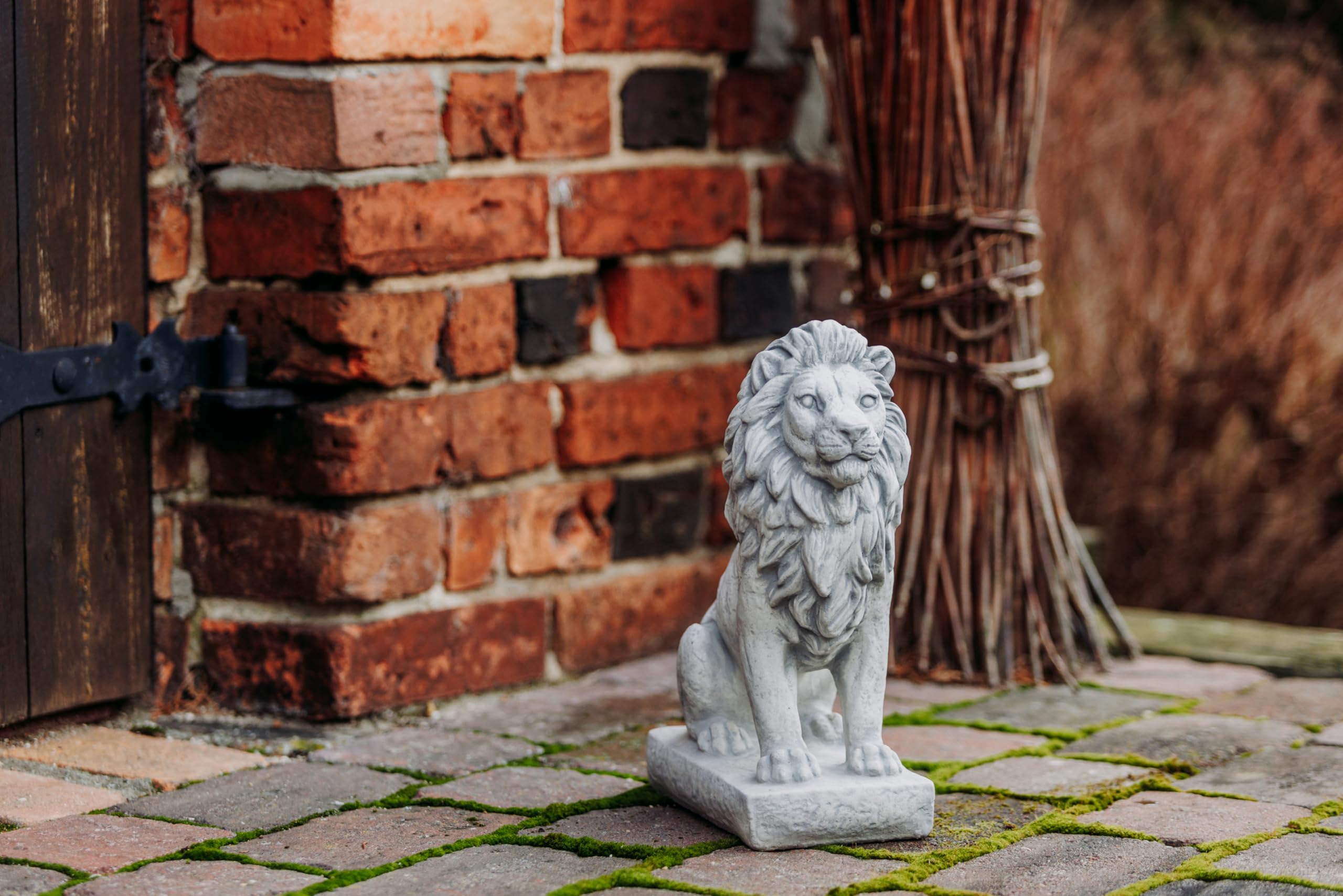 gartendekoparadies.de Löwe Torwächter Steinfigur, H. 34 cm, 25 x 14 cm, 10 kg, Grau, Frostsicher aus Steinguss für Außenbereich (Gerade)