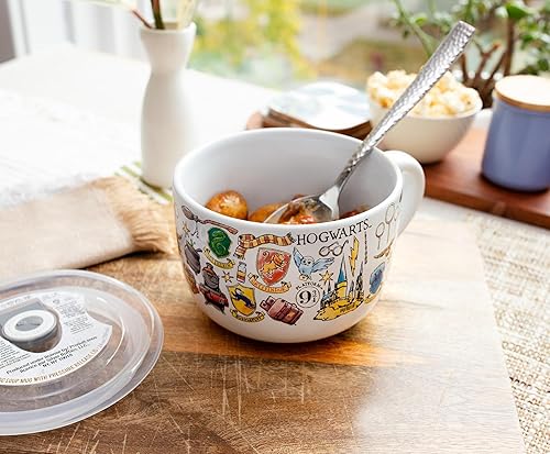 Miniatura 9 de Silver Buffalo Harry Potter Hogwarts Destination - Taza de sopa con tapa ventilada  Capacidad para 24 onzas