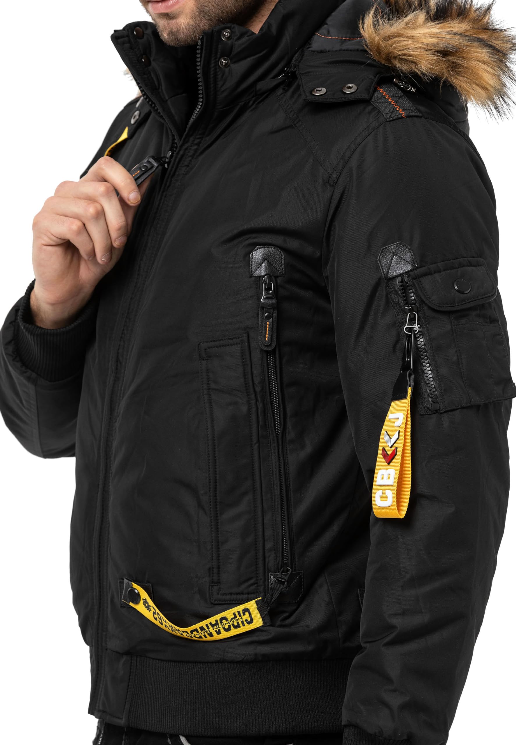 Cipo & Baxx Herren Mantel CM220 Schwarz – Stylische Winterjacke im modernen Design mit warmem Innenfutter, abnehmbarer Kapuze und funktionalen Details für kalte Tage - CM220 Schwarz M