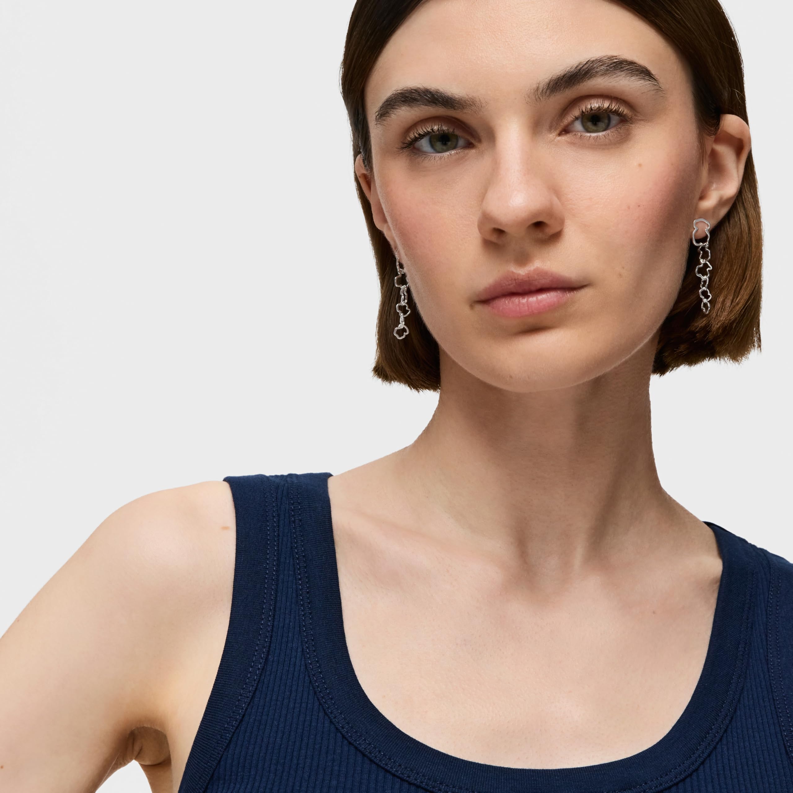 TOUS Pendientes Largos de Plata de Primera Ley para Mujer con Cierre a Presión, Motivo Osos, Versátil y Elegante, Colección Carrusel