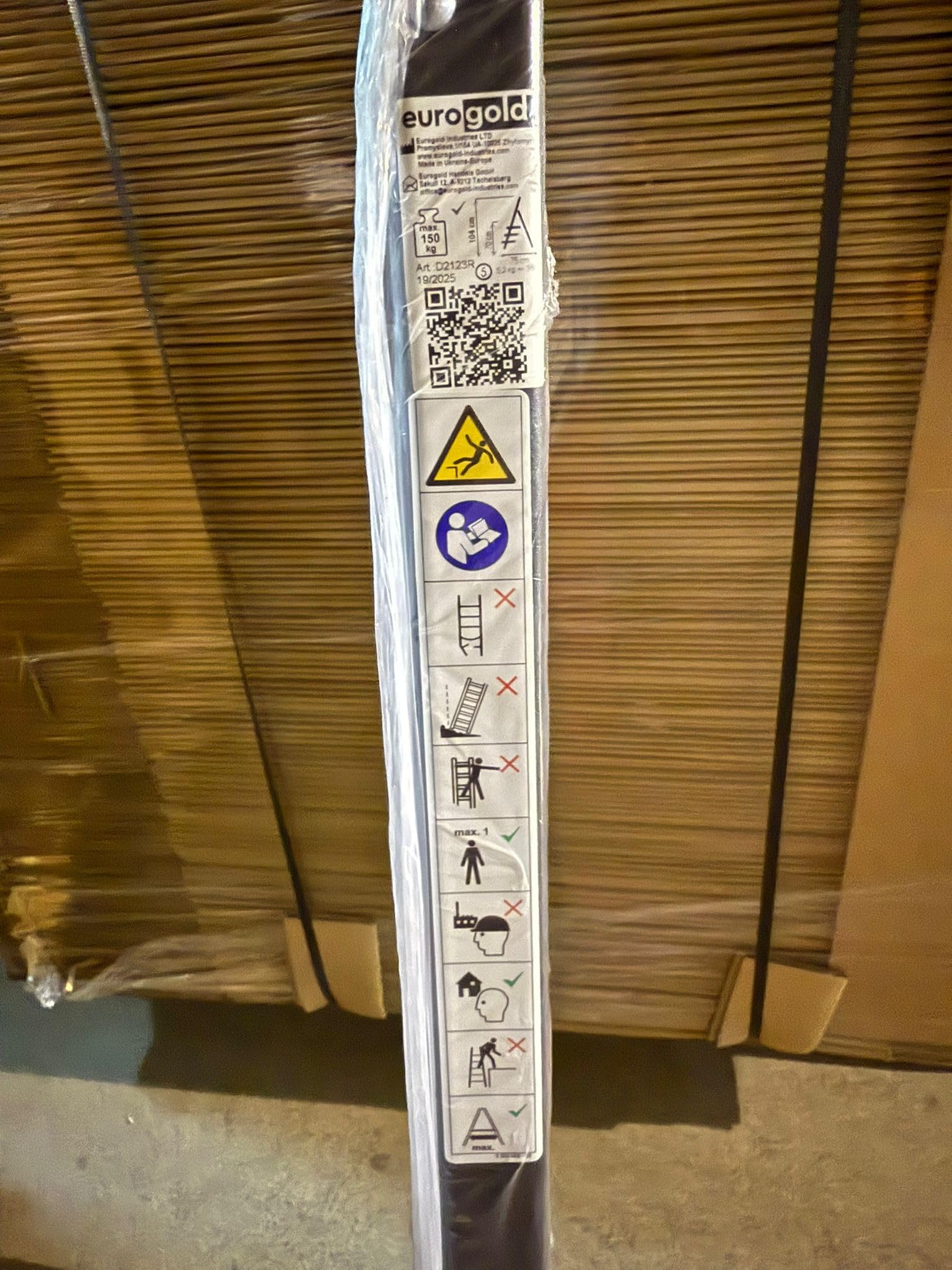 Scaletta pieghevole con 3 gradini, resistente fino a 150 kg, pieghevole, superficie antiscivolo, salvaspazio e sicura (bianco e nero)