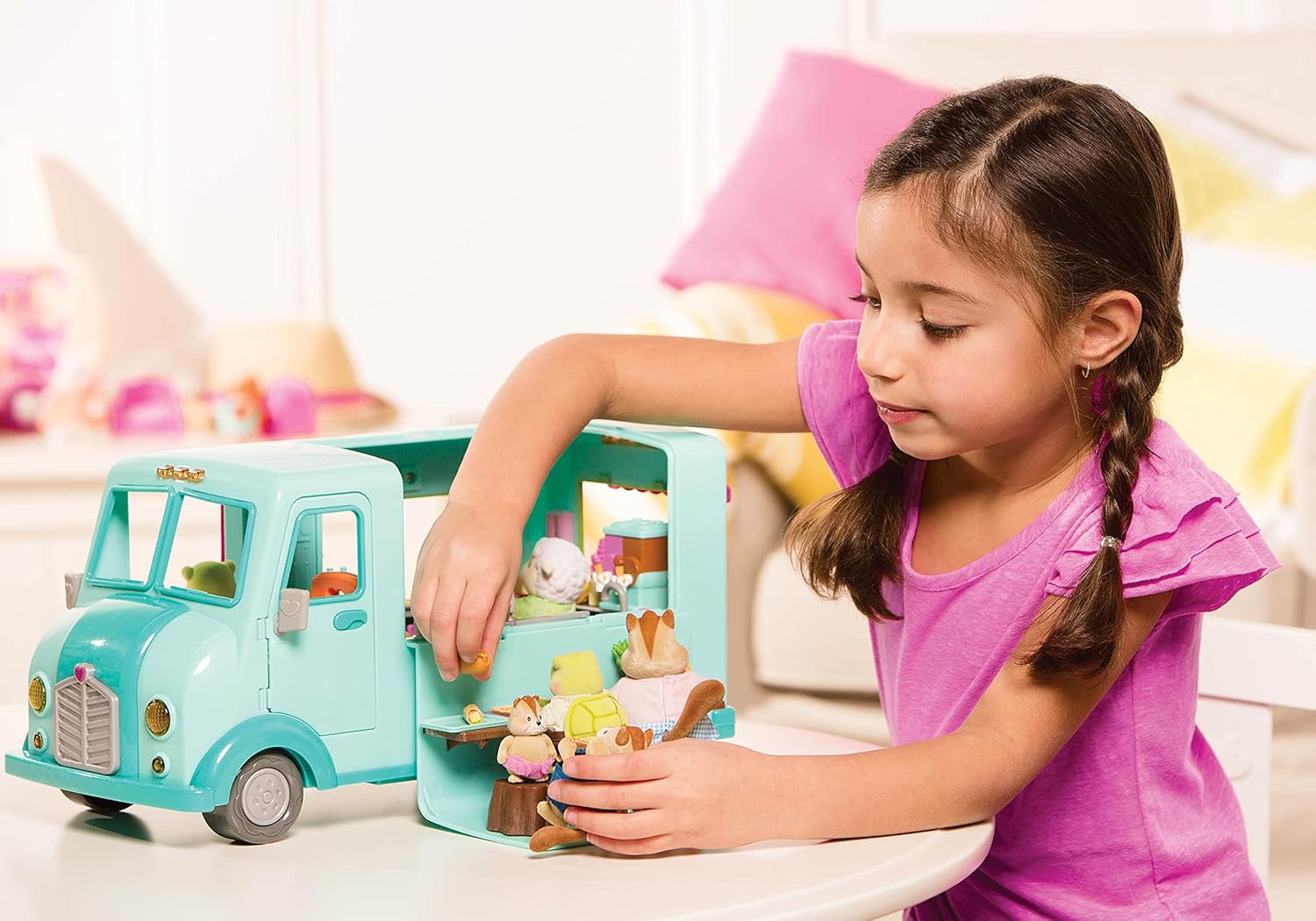 Li'l Woodzeez – Honeysuckle Sweets Food Truck with 89 Pieces Toy Set, Ice Cream Machine & Kitchen Accessories, Miniature Play Food, Collectible Toys for 3+ Years