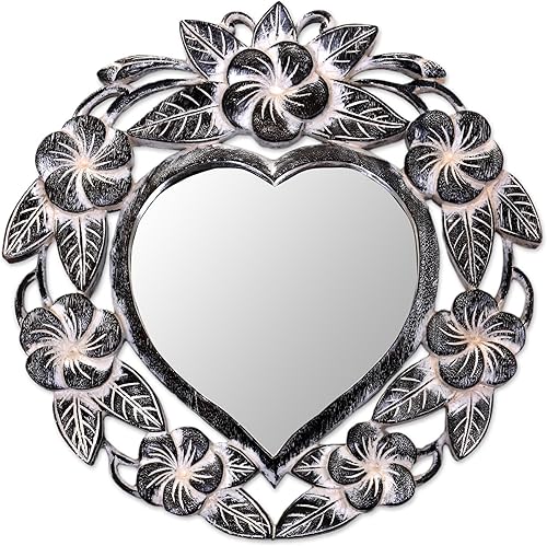 NOVICA Espejo de pared floral tallado a mano de madera de Suar natural en forma de corazón de Indonesia 'Frangipani Heart'