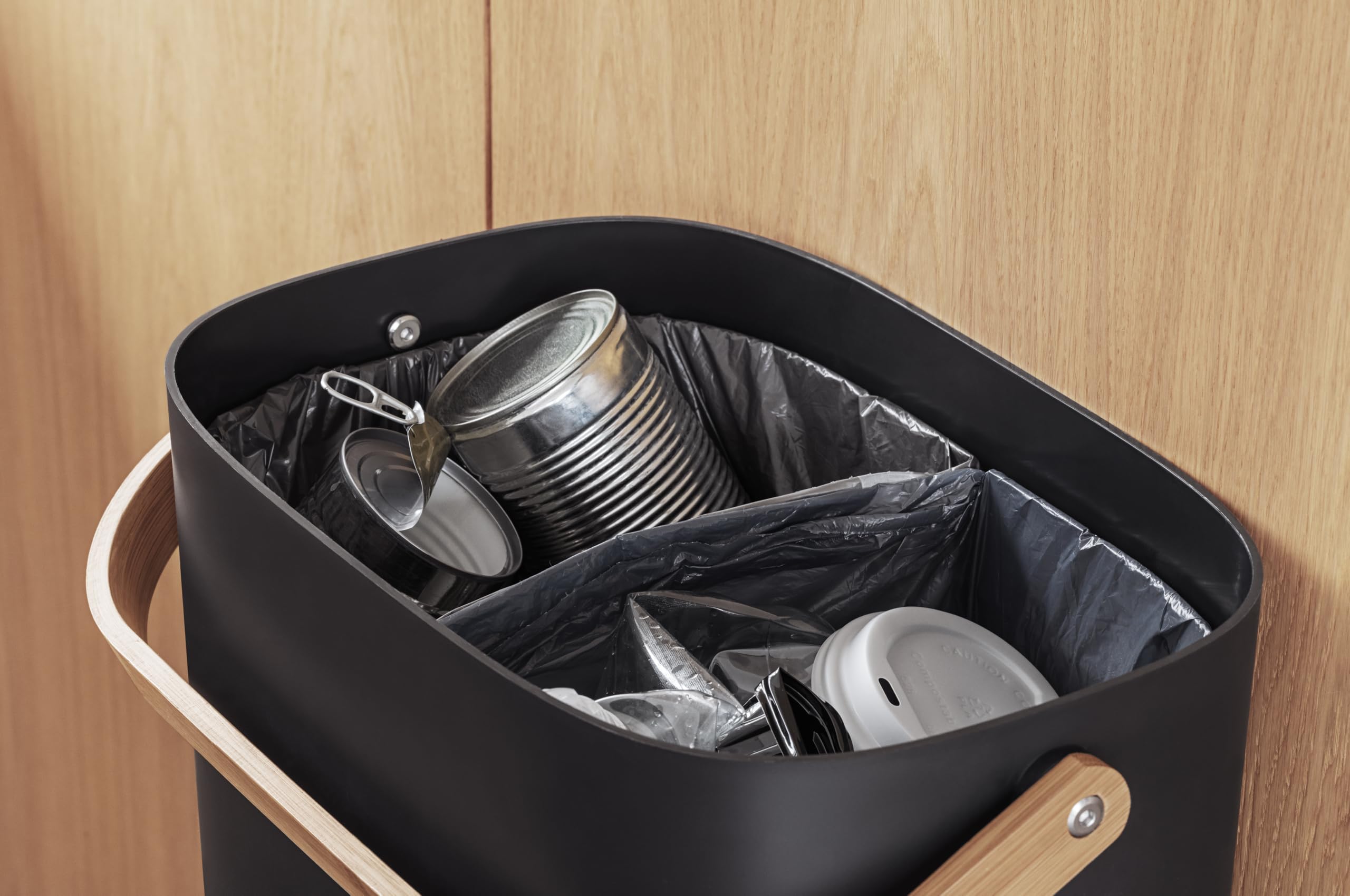 EVA SOLO | Reflect Recycling-Abfallbehälter 33 L | Abfallbehälter im großen Format effizient trennen und recyceln | Intelligente automatische Deckelbalance | Schwarz
