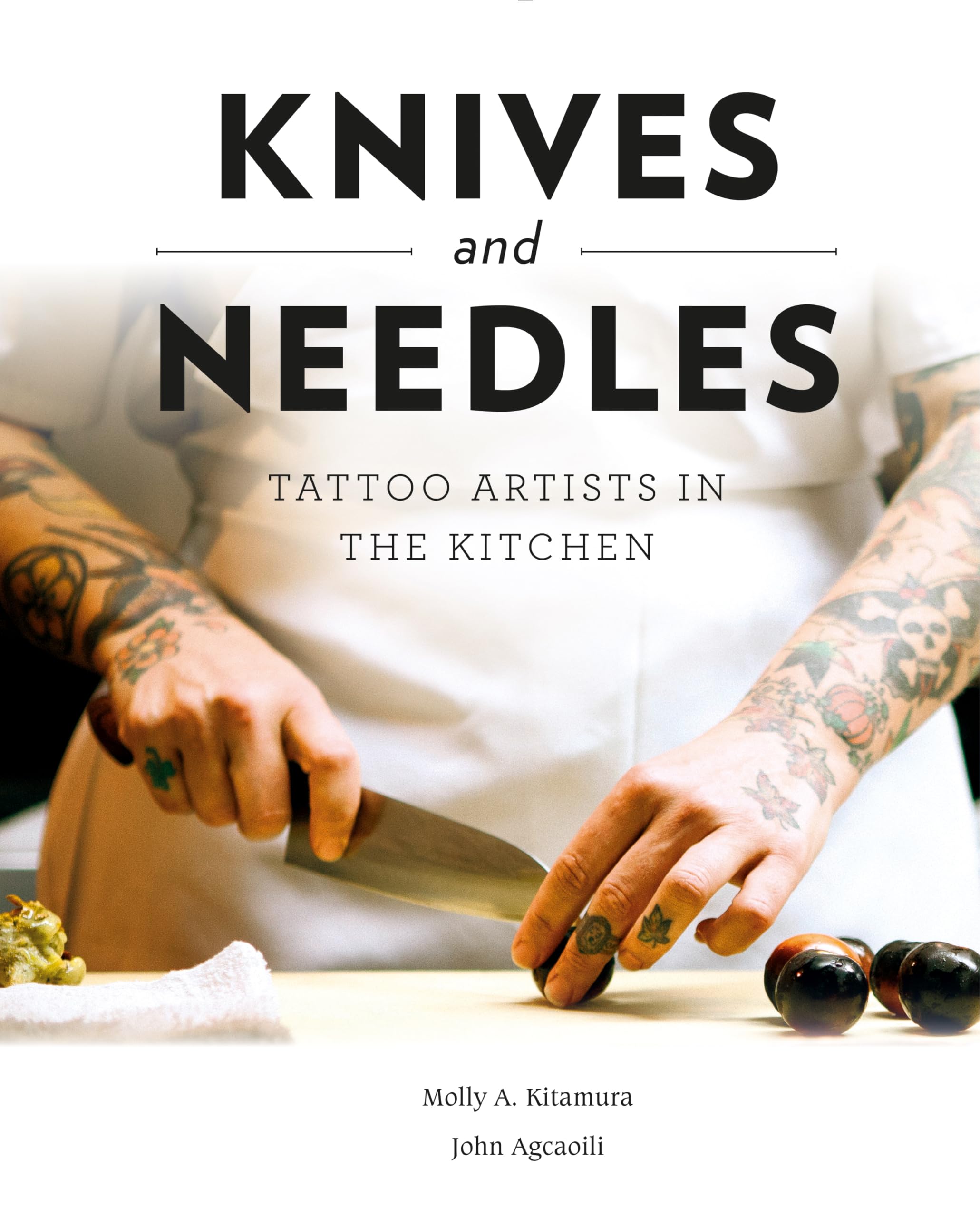 Livre Knives and Needles sur les tatoueurs en cuisine