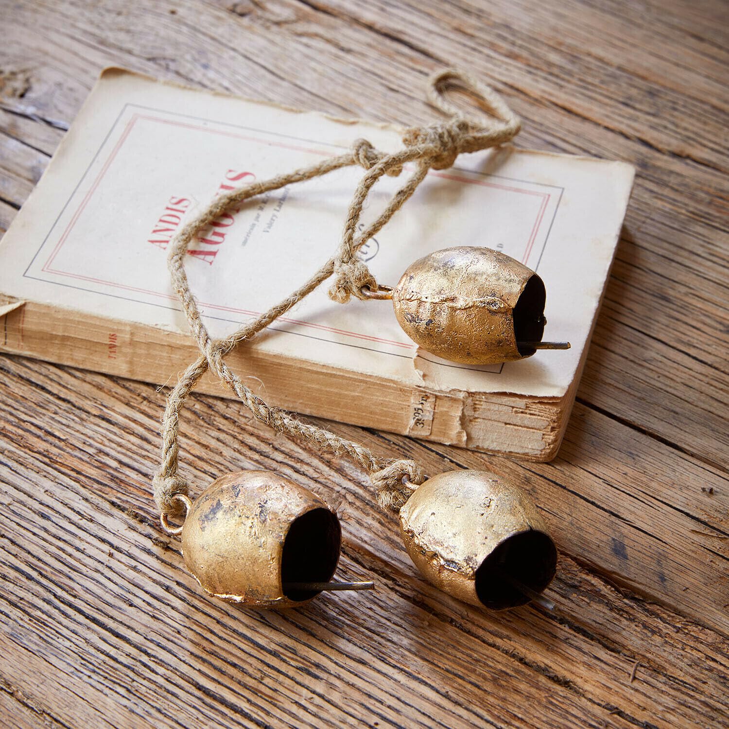 Loberon Glocke 3er Set Orelli - Angenehmer Klang - Rustikal & Festlich Zugleich - Dekoration - Eisen - Jute, antikgold