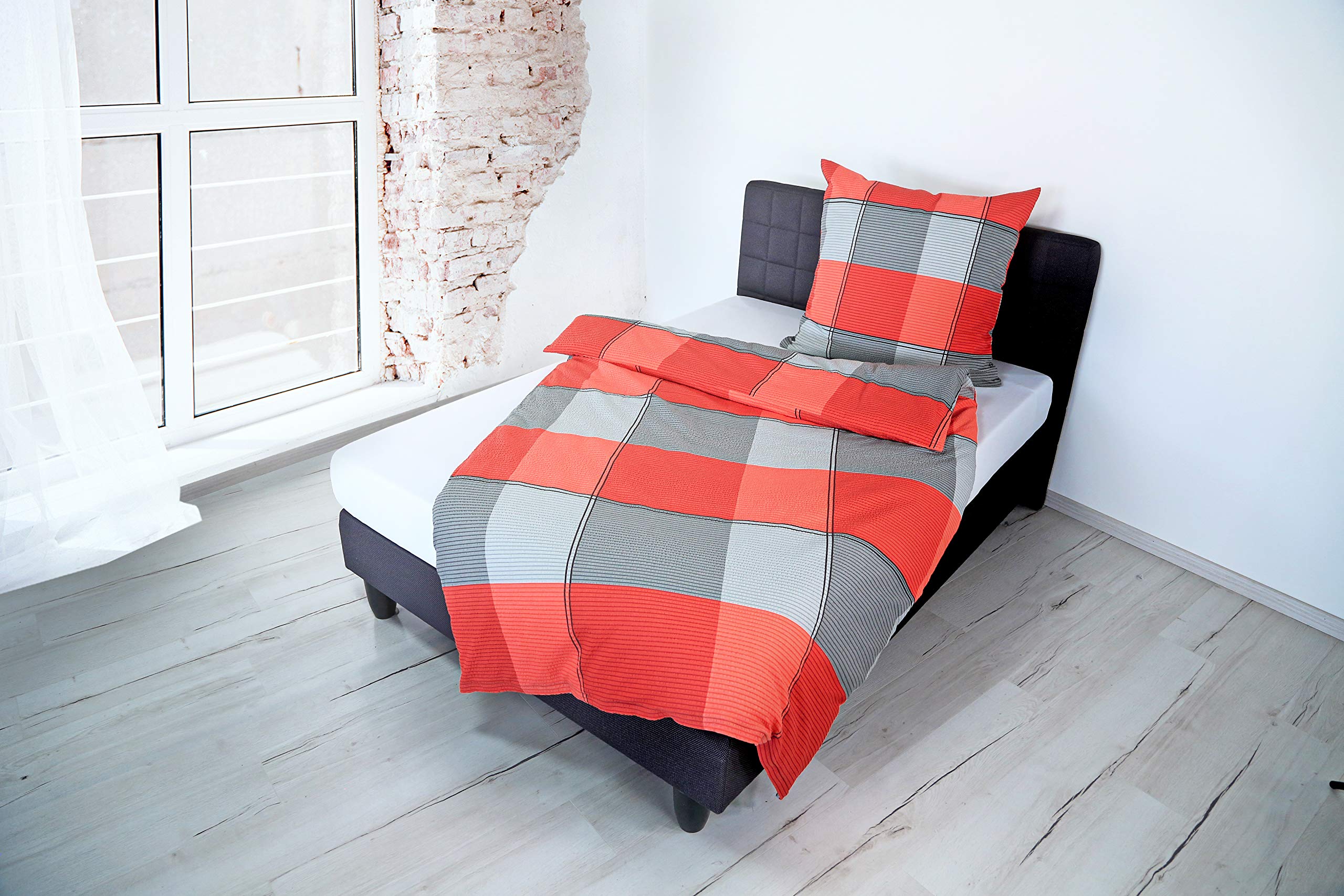 Bierbaum 6347_06 Seersucker-Bettwäsche , Designed in Germany, 155 x 220 cm und 80 x 80 cm, granat 06