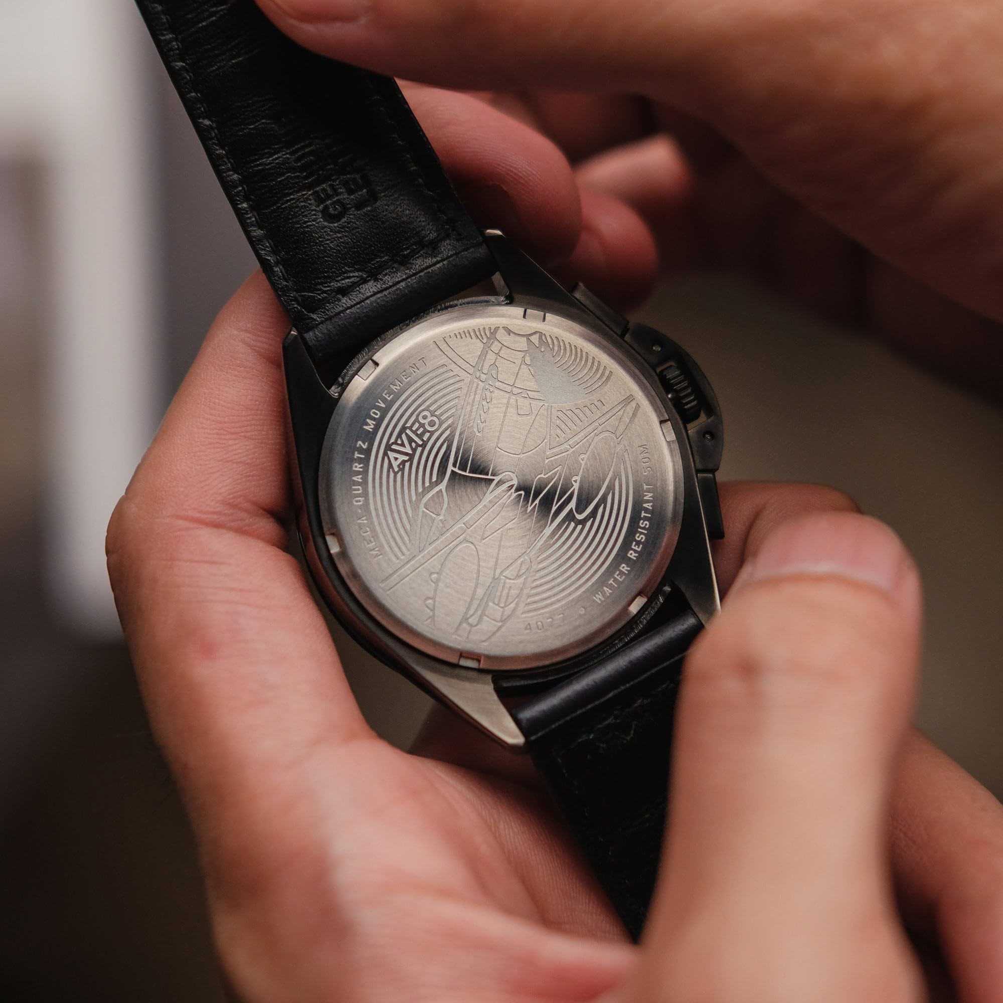 AVI-8 Reloj cronógrafo P-51 Mustang Blakeslee para hombre, 43 mm, edición limitada D-Day 80, con correa de cuero AV-4077
