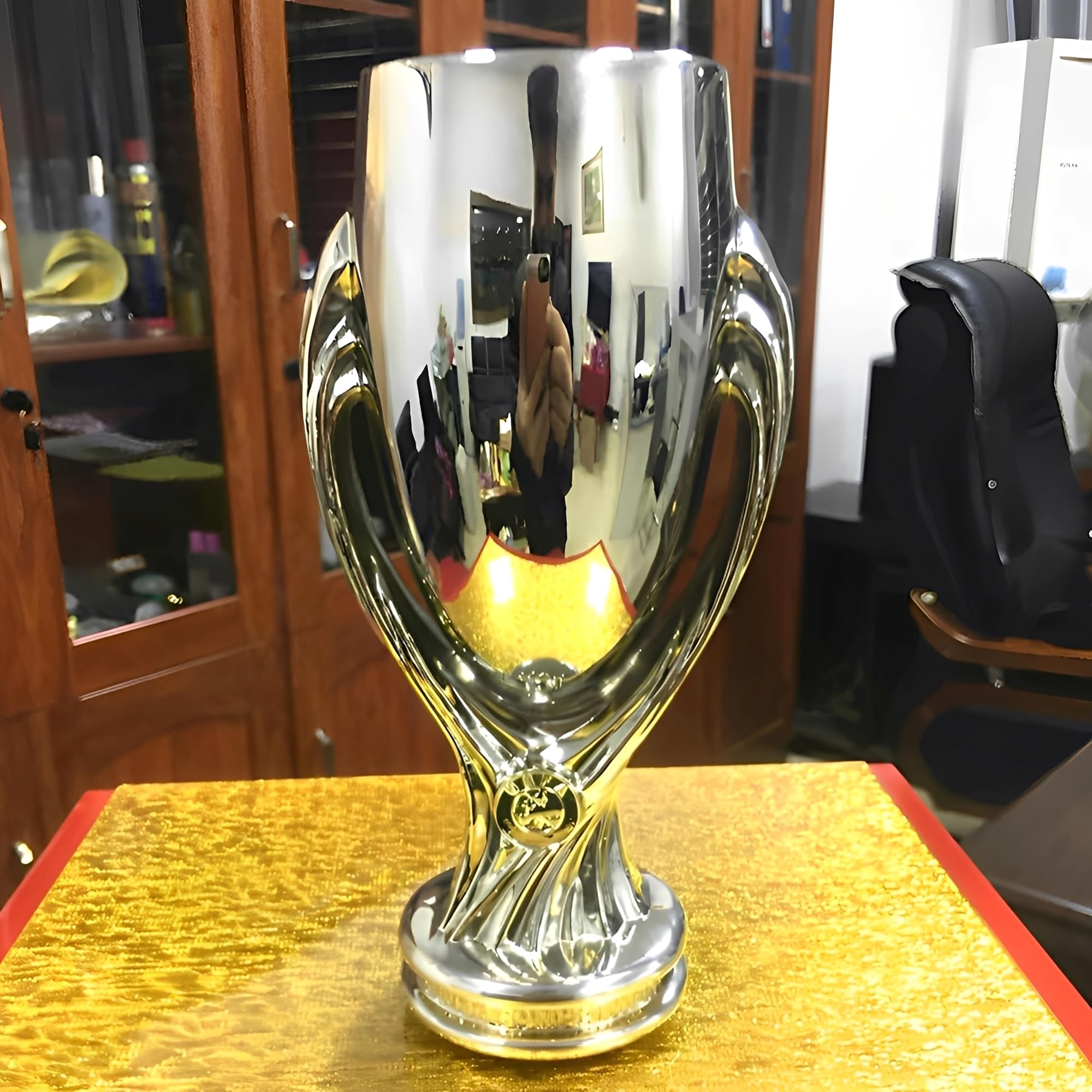 Trofeo De Campeón De La Super Cup De Europa Trofeos De League Supercup Coleccionables para Aficionados Al Fútbol Decoración De Mesa para El Hogar, El Bar Y La Oficina,13.2inch/32cm