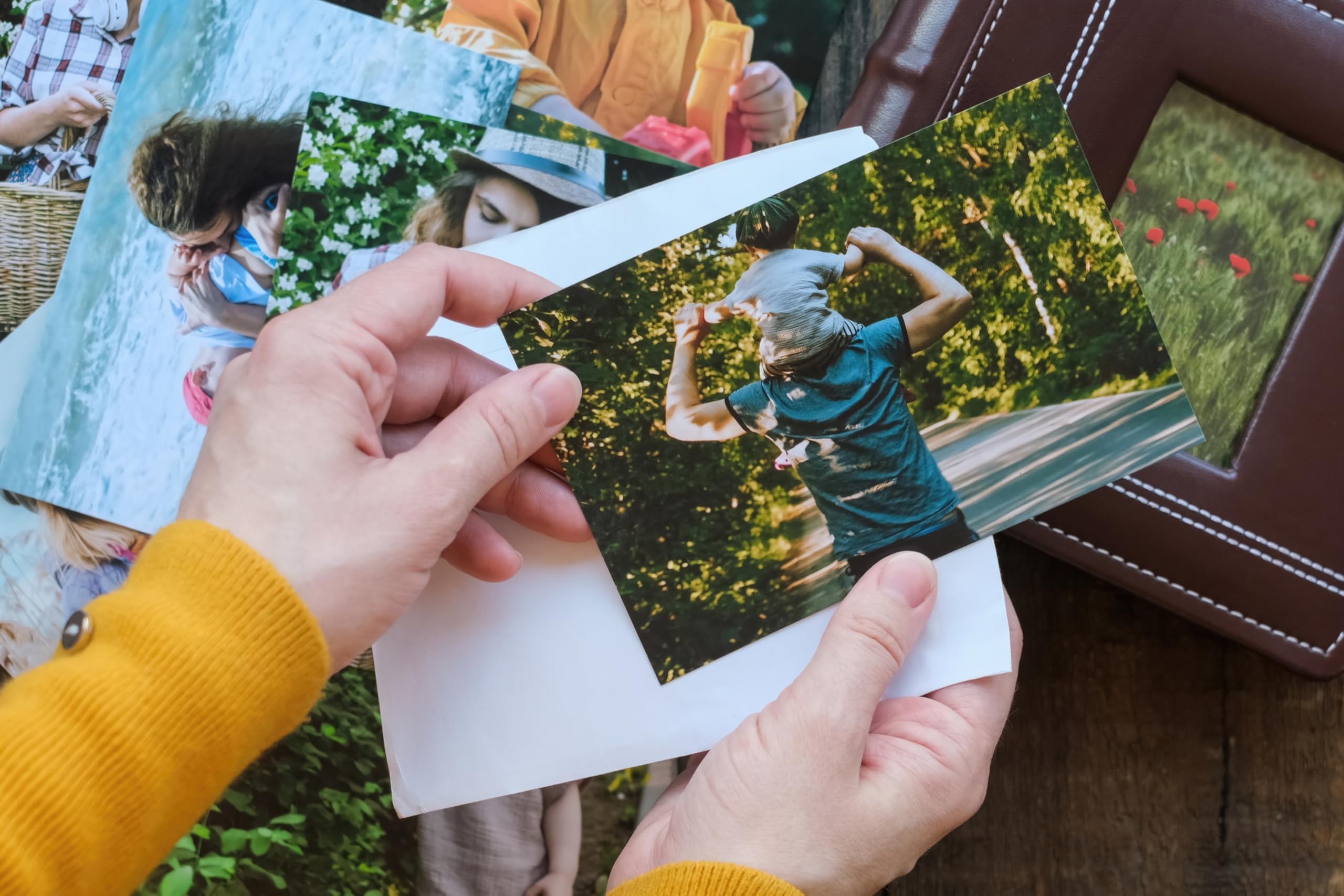 Stampa Foto Online 50-800pz da WHATSAPP o WeTransfer - Carta Fotografica Fujifilm 10x15 o 12x16 cm - Stampa le tue foto da Cellulare o da PC (500 Foto 10x15 cm)