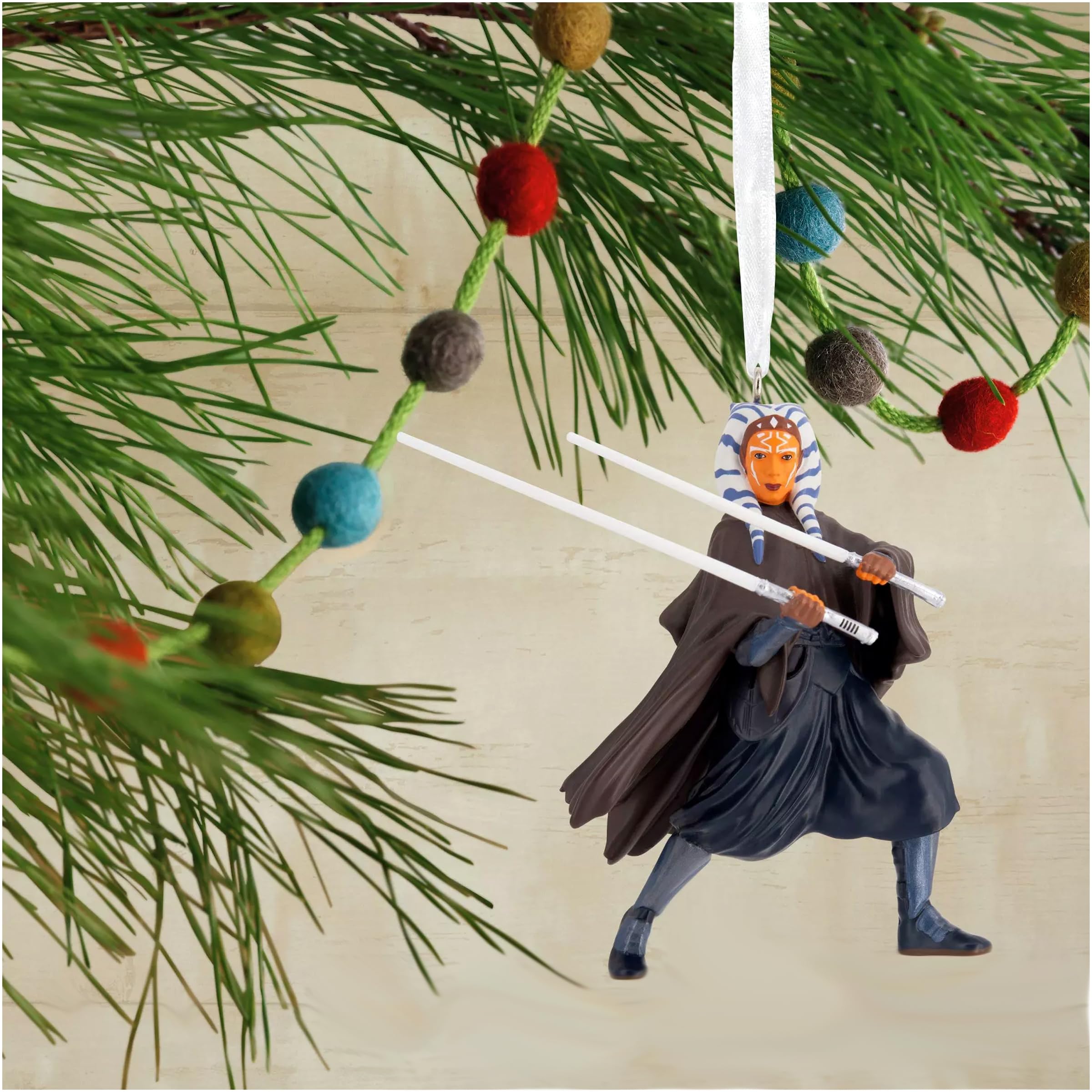 Hallmark Star Wars Ahsoka - Ornement Résine Sapin Noël Avec Sabres Laser Blancs