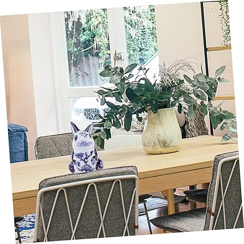 Miniatura 2 de Garneck Adorno de conejo de porcelana azul y blanca Conejito Decoración para pasteles Centro de mesa de conejo Escultura de conejito Año Nuevo 2023