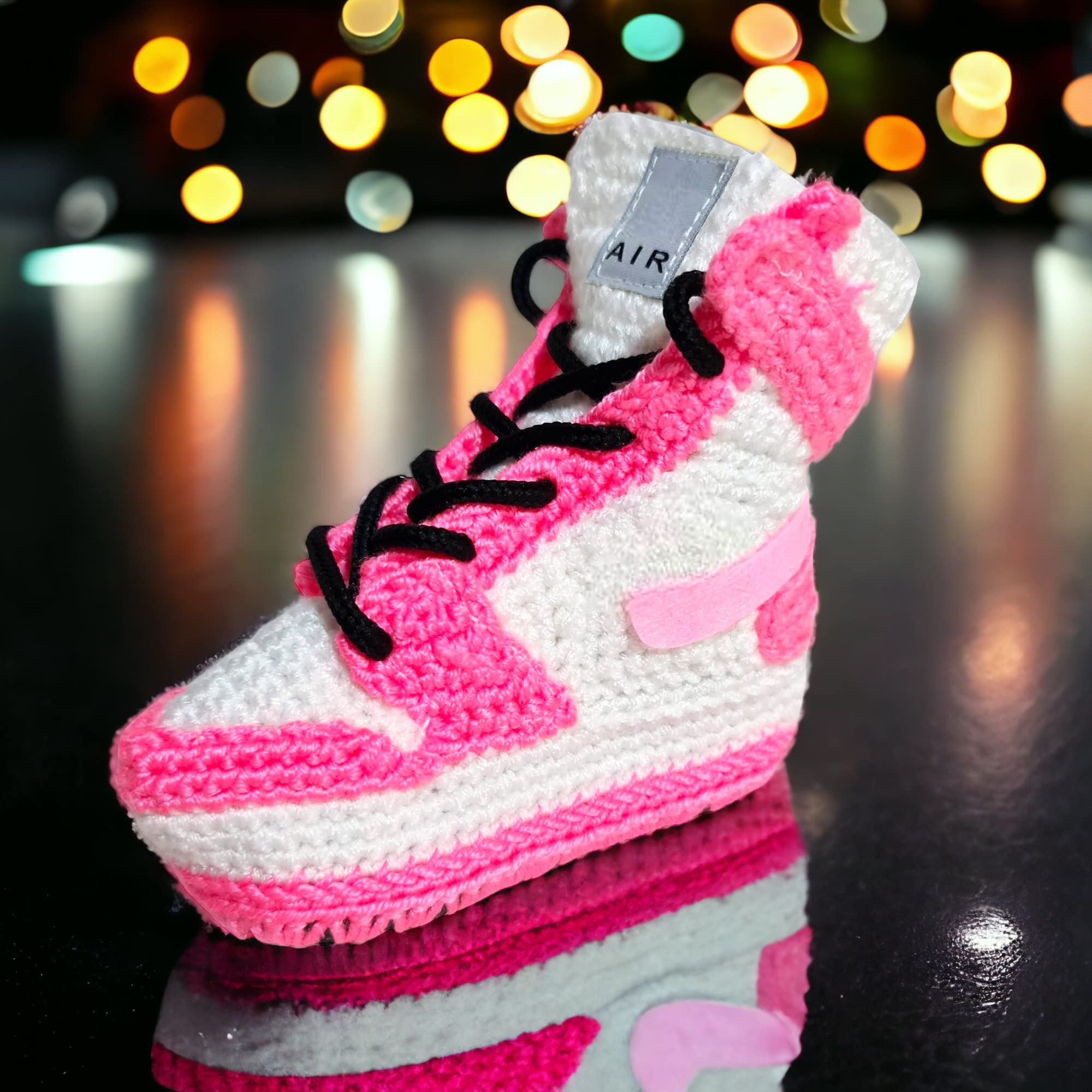Handgefertigte Rosa Jordan Style Baby Sneaker - Weiche Häkel-Hausschuhe mit Anti-Rutsch-Sohle - Plüsch-Booties für Neugeborene & Kleinkinder - Winter Warme Socken