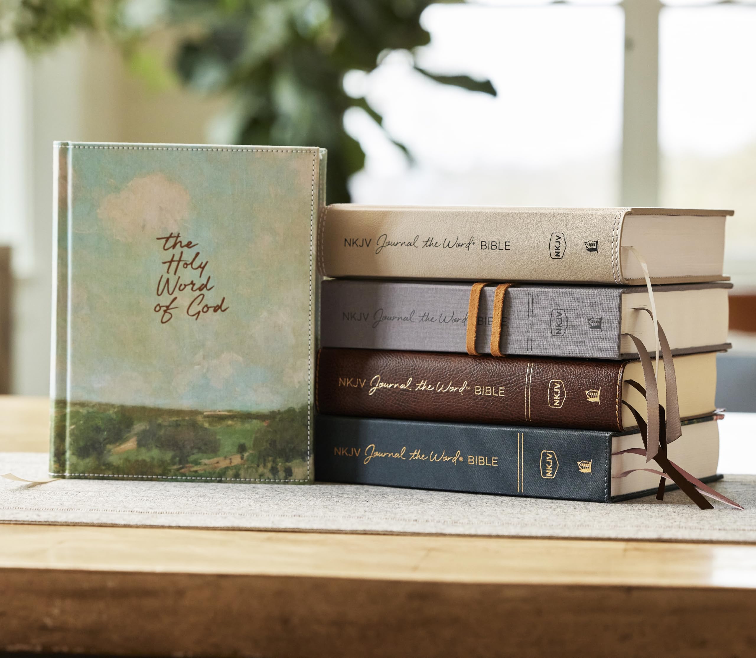 NKJV, Journal the Word Bible, Cloth Over Board, Gray Floral, Red Letter Edition, Comfort Print: Reflect, Journal, or Create Art Next to Your Favorite Verses