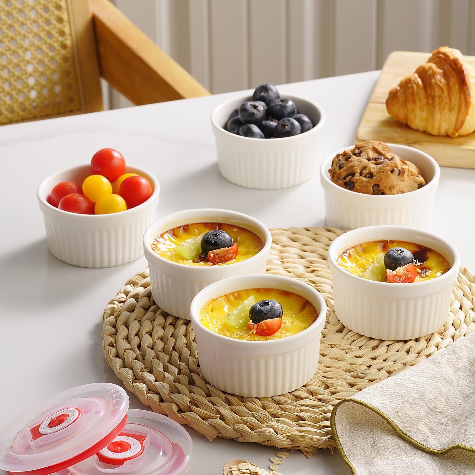 Dafuceramic Ramequines con tapas, 12 onzas, color blanco, creme brulee ramequines de cerámica aptos para horno, juego de 6 natillas de porcelana para hornear, apto para lavavajillas y microondas