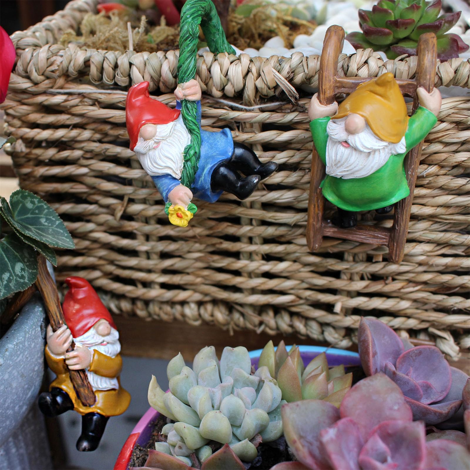 3 Piezas Gnomo Jardín, Mini Figuras Enanas, Juego Gnomos Jardín Exterior, Gnomos Jardín Divertidos, Conjunto Gnomos Jardín Miniatura, Adecuado para Jardines Pequeños, Acuarios, Macetas