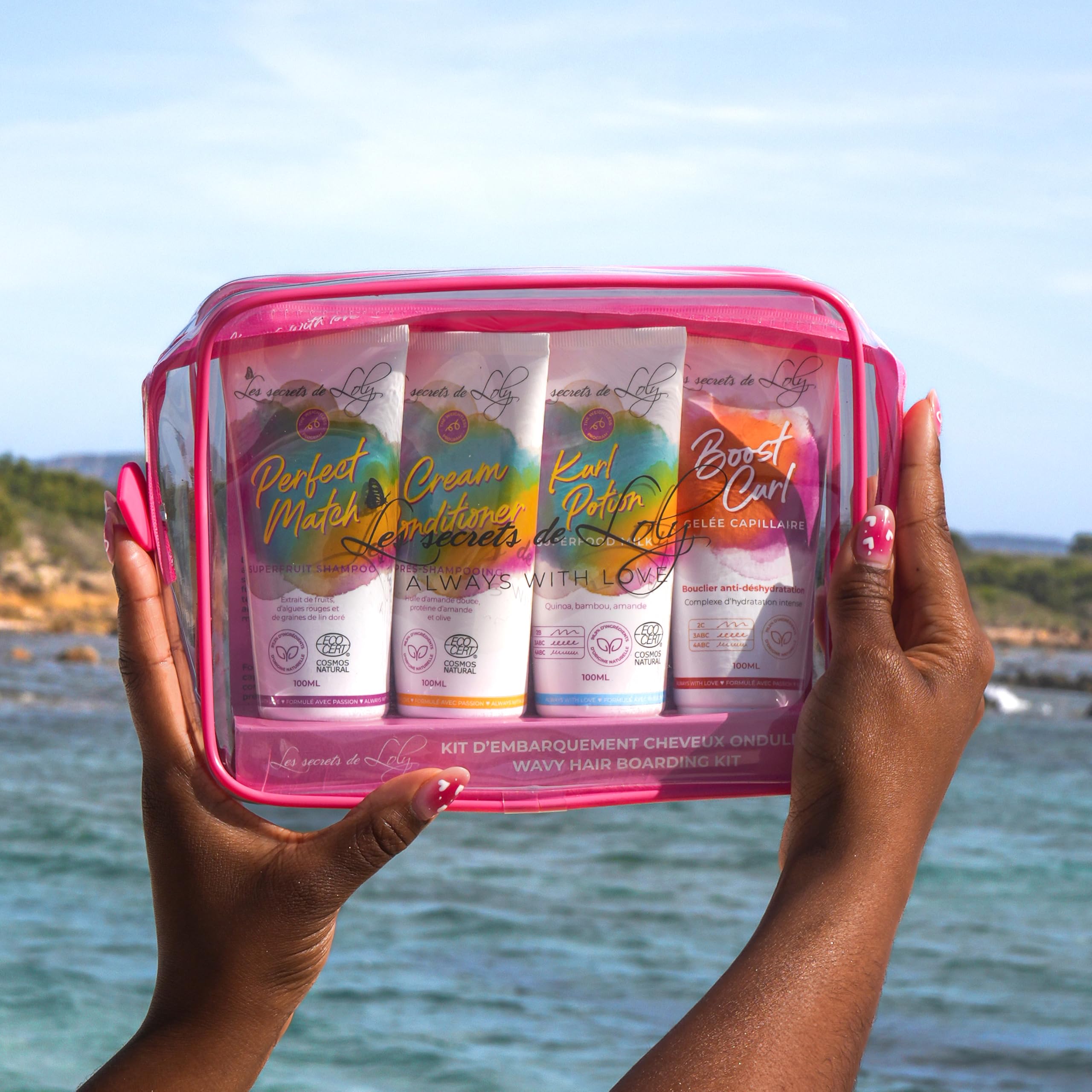 Les Secrets de Loly - Trousse de Voyage Cheveux Ondulés – 4 Soins 100ml | Shampooing + Après-Shampooing + Leave-in + Gelée | Format Cabine