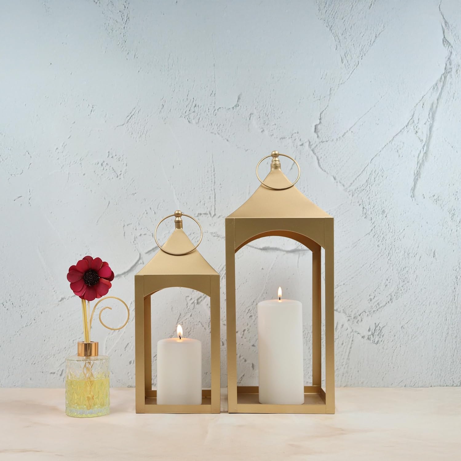 Hosley Set of 2 Modern Metal Lanterns, Gold, for Farmhouse Decor Ideal for Modern Farmhouse Decor, Home Decor Living Room, Parties, Weddings, Aromatherapy, Gifts