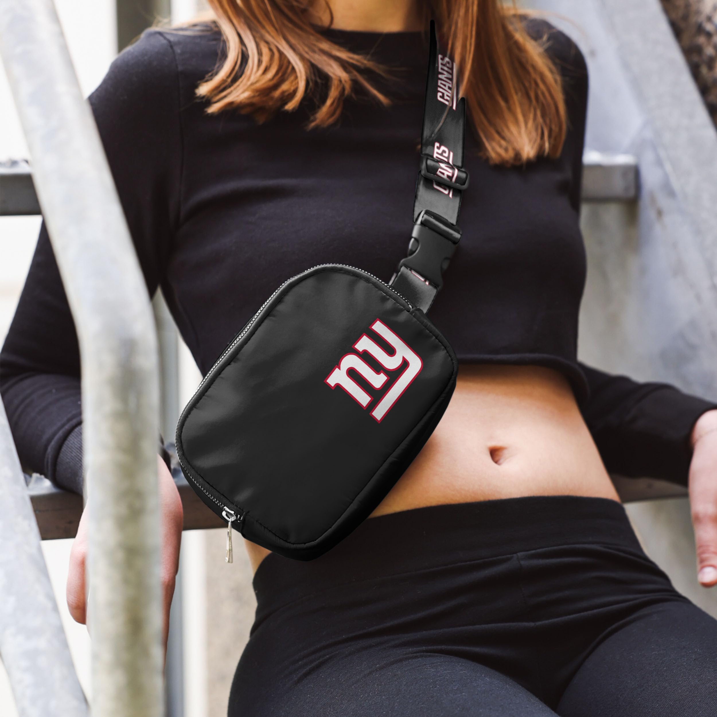 NFL FOCO Große schwarze Team-Wordmark-Crossbody-Gürteltasche, Tragetasche, Geldbörse, New York Giants, 5 x 2 x 7 inches