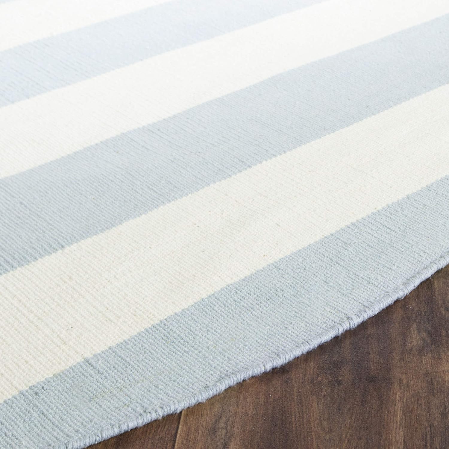 SAFAVIEH Montauk Collection 3' Round Sky Blue/Ivory MTK712K Handmade Flatweave Boho Farmhouse Cotton Stripe Entryway Foyer Living Room Bedroom Kitchen Area Rug