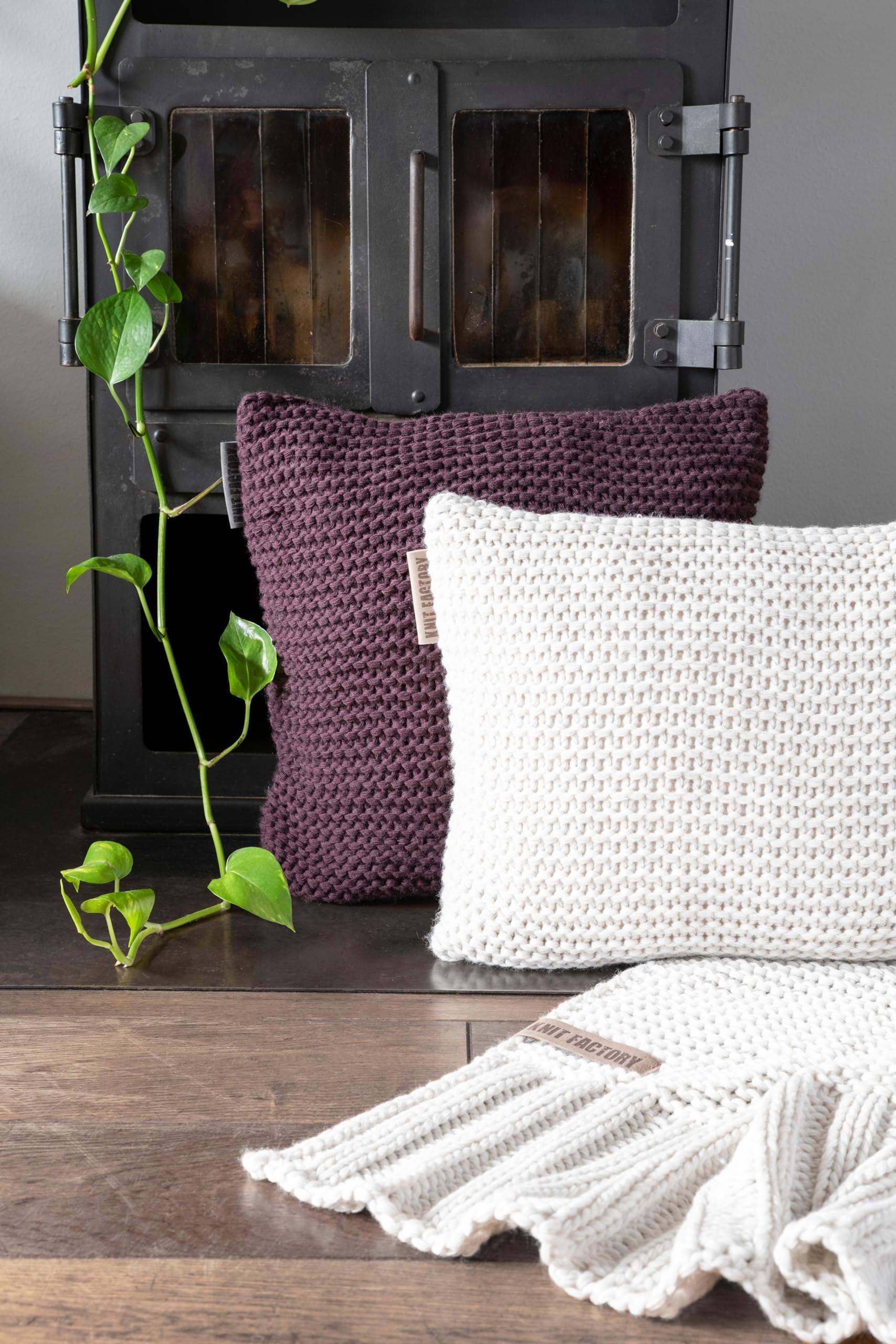 KNIT FACTORY - Vinz Quadratisches Zierkissen - Beige - 50x50 cm