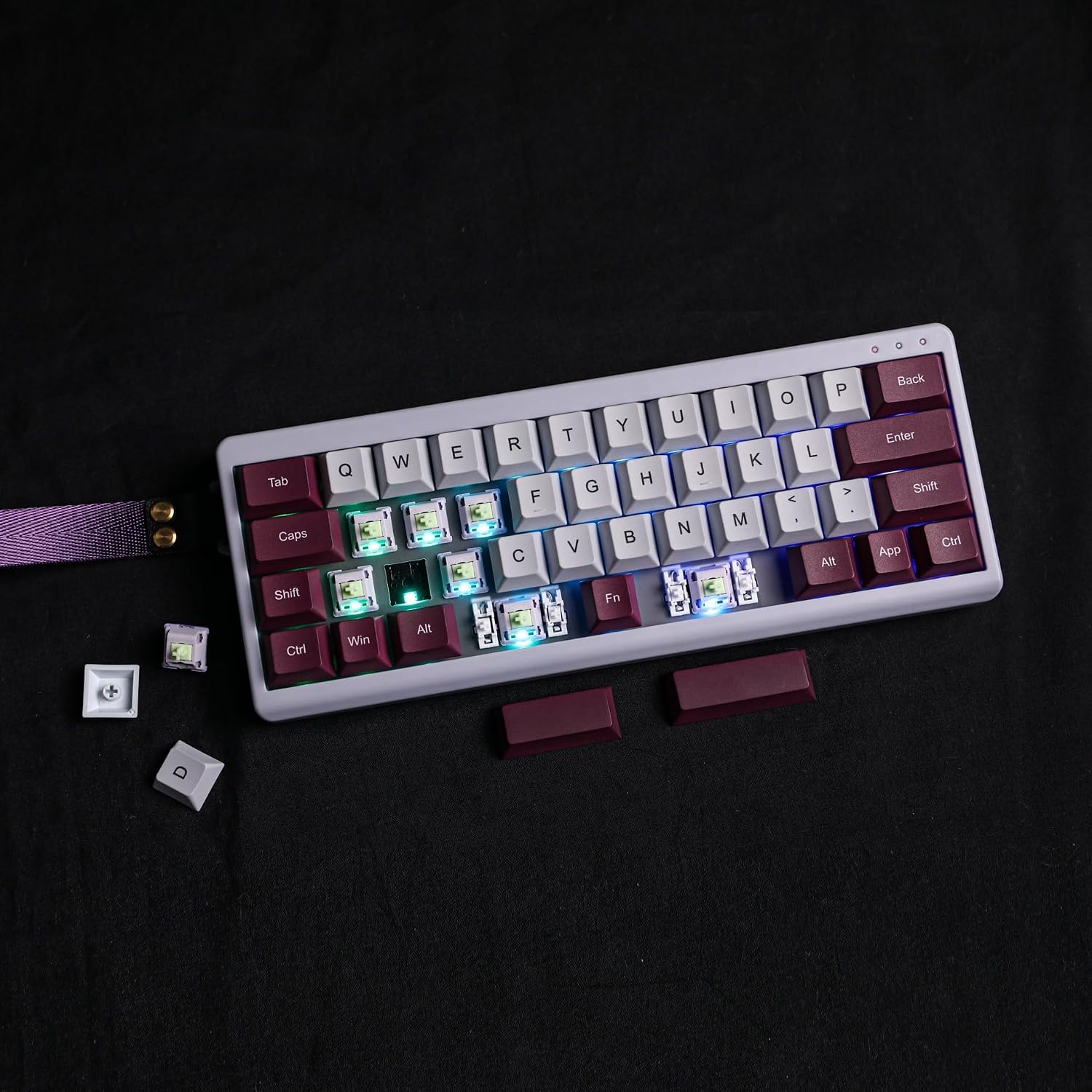 Contents of EPOMAKER TH40 box including keyboard, cable, puller, and extra switches.