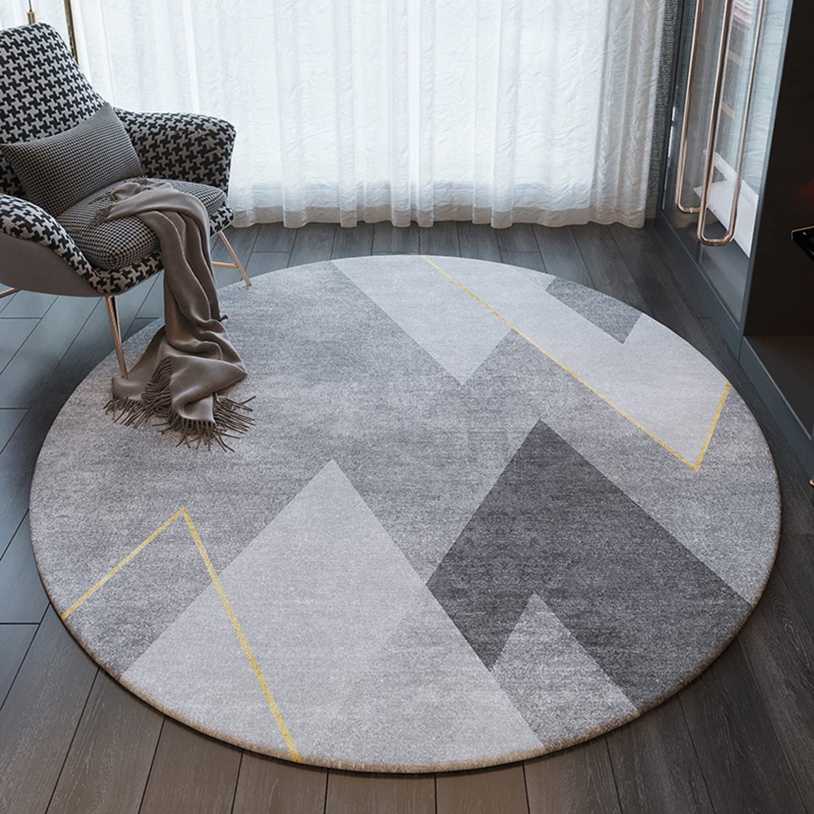 Tapis de chevet rond et gris pour une chambre douce et chaleureuse