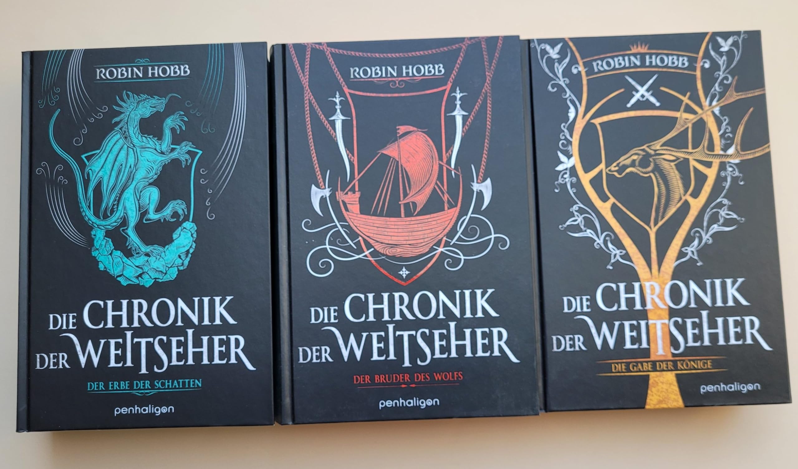 Robin Hobb – Die Weitseher Reihe im Hardcover Epische High-Fantasy-Saga über Magie, Drachen & Intrigen, 3 Bände mit Lesebändchen und Farbigem Buchschnitt