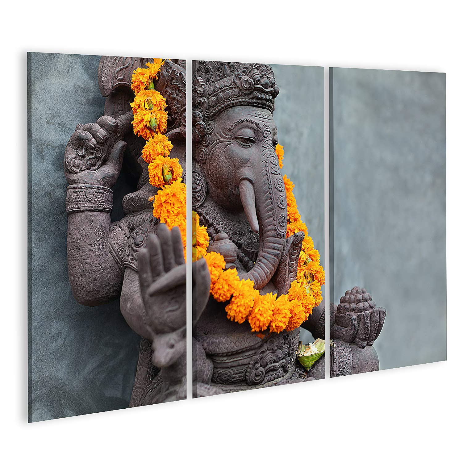 islandburner Quadro su tela Ganesha con maschere balinesi Barong seduto davanti al tempio decorato per il festival religioso di Or Stampe Arte Poster Murale