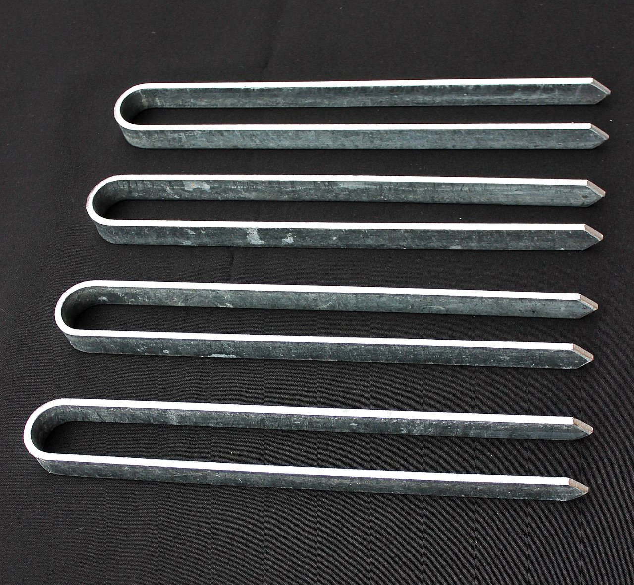 Bruwaa Ancrages De Sol De Jardin, Lot De 4 Pour Fixations D'arc De Rose, Ancrages De Sol En Acier Allié En Forme De U Mesurant 30x2,9x2,1cm, Argent