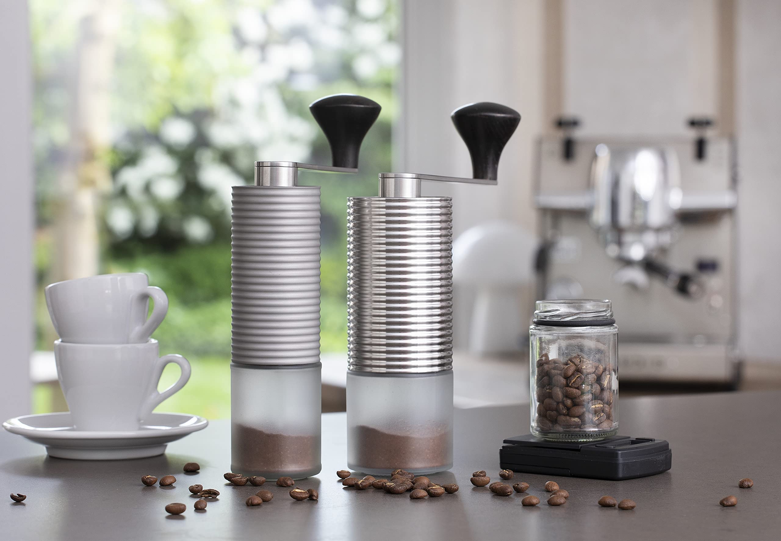 millone compact manuelle Kaffeemühle, Edelstahl, 30 g Bohnenbehälter | Präzise Mahlgradeinstellung, zwei Mikrokugellager, klappbarer Griff, inkl. Ersatzglas & Reinigungsgranulat