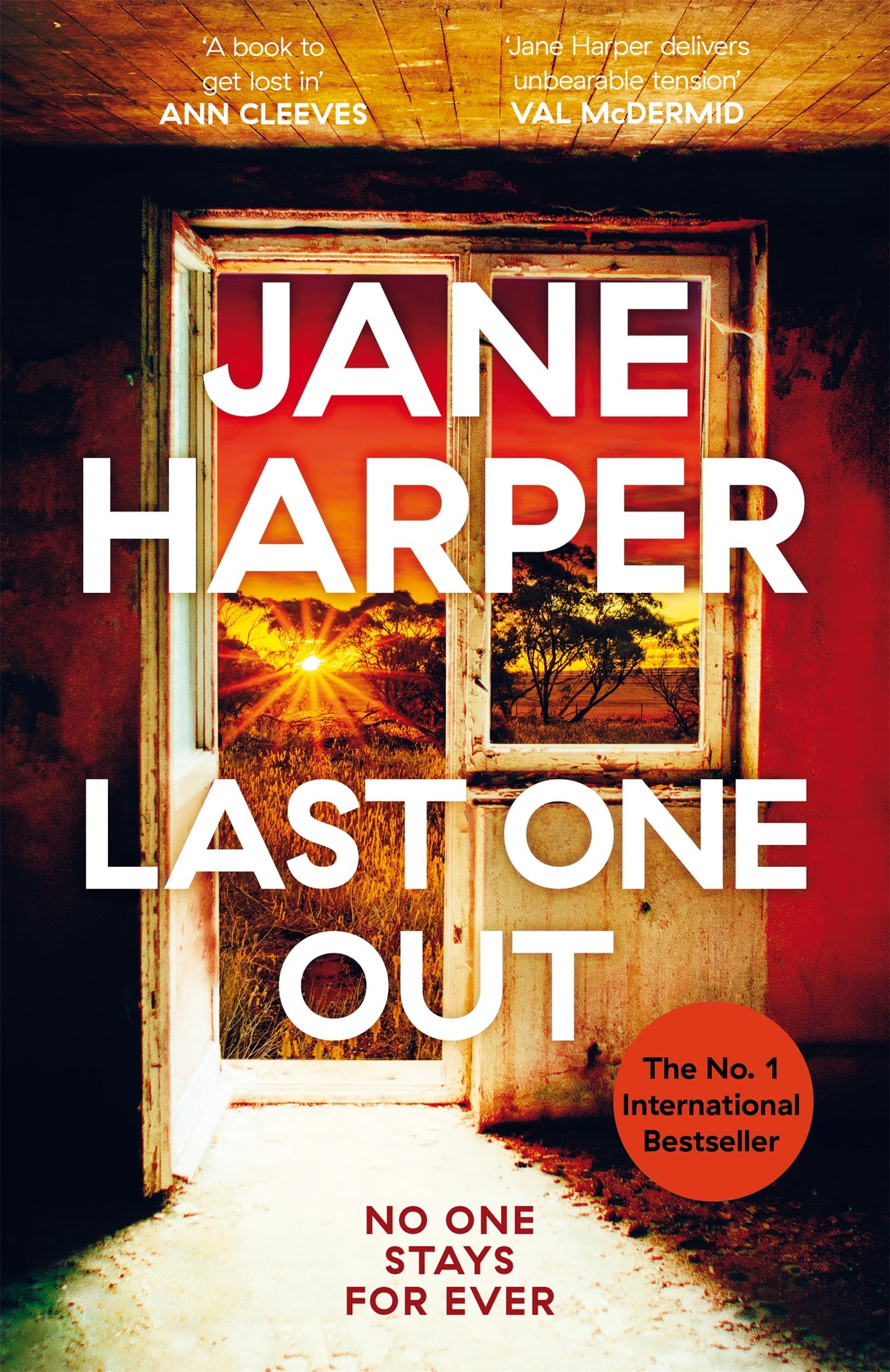 Last One Out: The gripping and atmospheric Australian small-town mystery from the bestselling author of The Dry