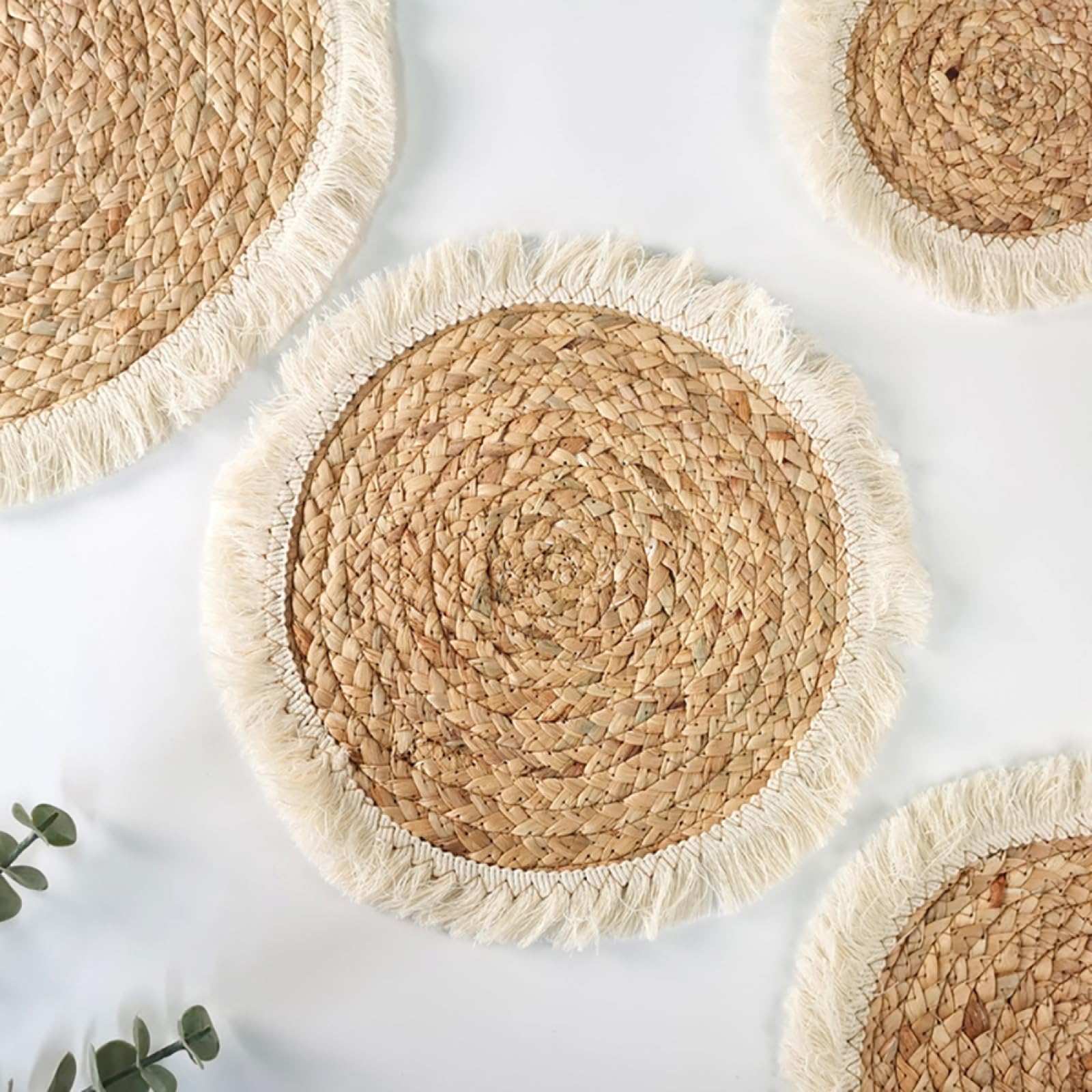 Décoration de Table, Sets de Table, Tapis de Cuisine/Salle à Manger Rond en Herbe Naturelle tressée avec Pompons, Style Ferme, idéal pour Le café ou Le thé.