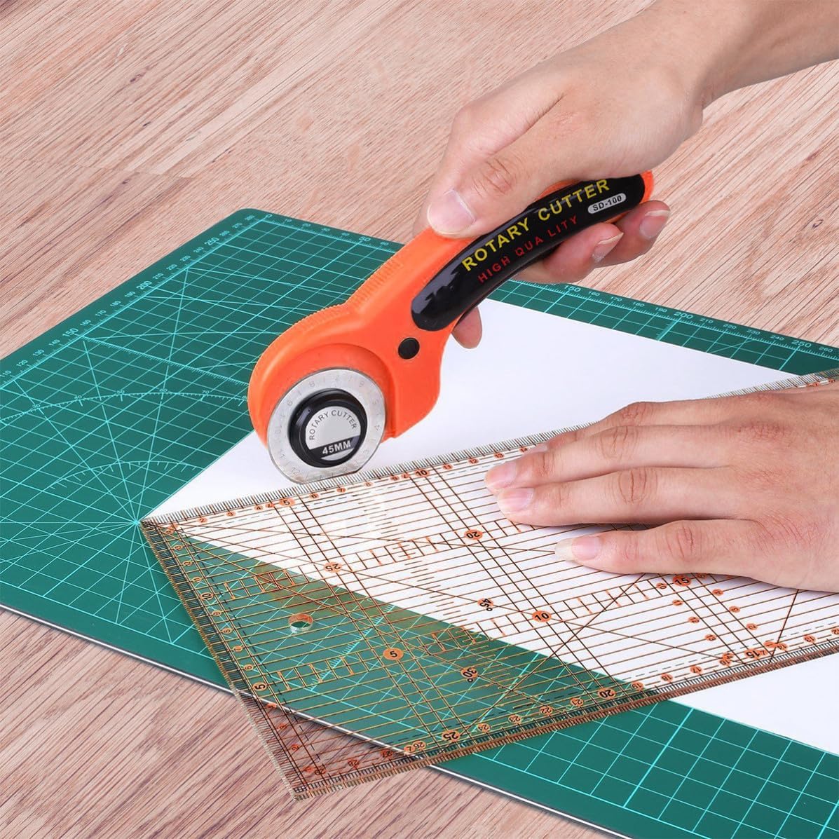 45mm Rotary Fabric Cutter with 5 Replacement Blades, Alloy and Plastic Leather Cutting Tool for Sewing and Quilting, Patchwork Craft Knife for Cutting Cardboard and Foams