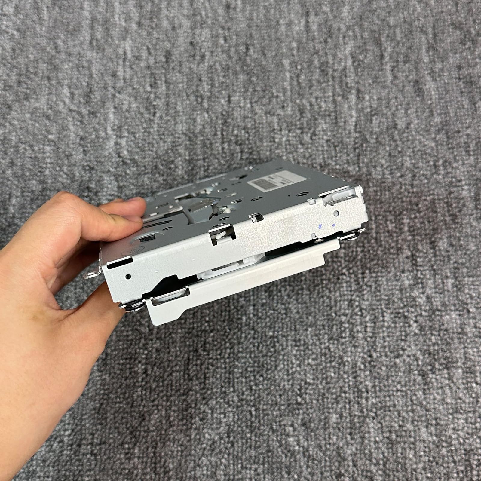 Componente de reproductor DISC de metal adicional para sistemas de sonido de vehículos. Corrección rápida de errores. Diseño estable en bulevares irregulares