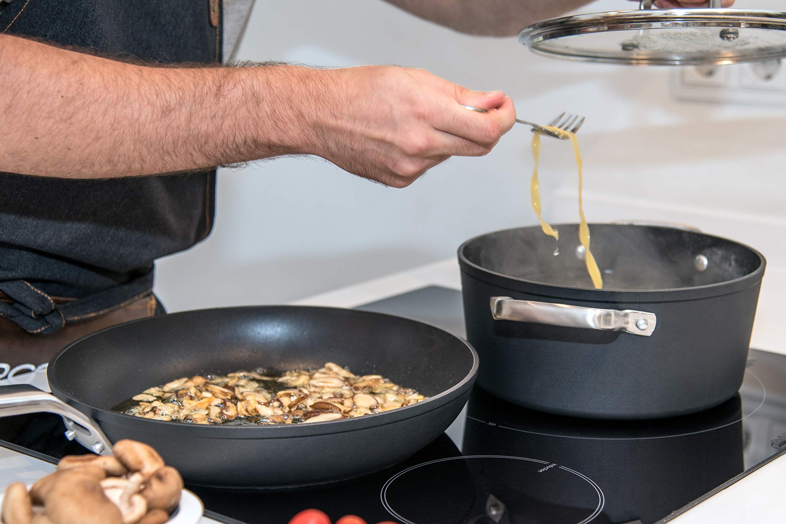 Arcos Seria Samoa | Nonstick 24 cm i 4,3 L | Kute aluminium | Full Induction | Uchwyty ze stali nierdzewnej Efekt zimna | System oszczędzania energii | Zmywarka | Kolor czarny