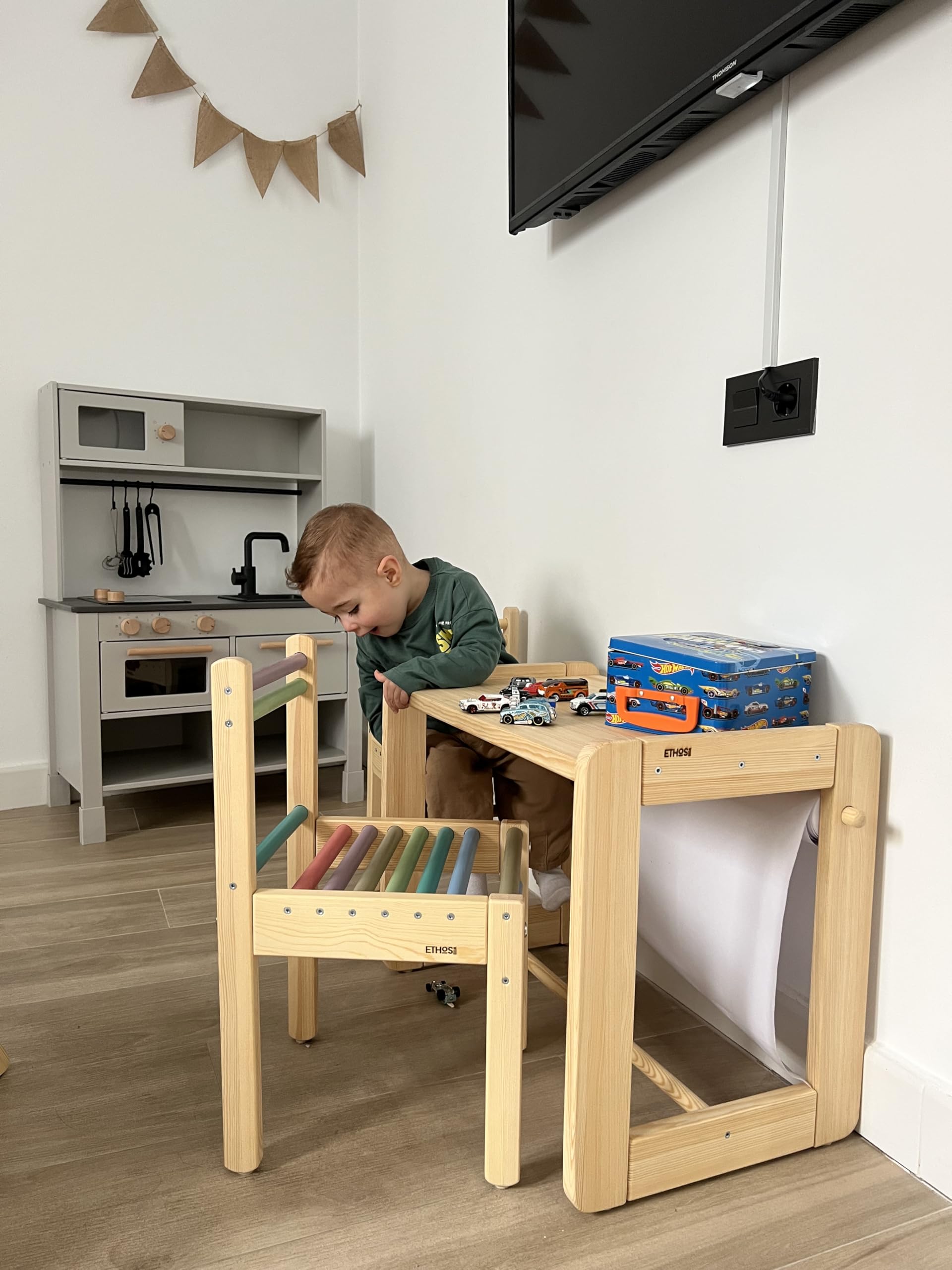 Mesa Infantil Montessori con Rollo de Papel EthosWood® | Escritorio de Madera Natural Barnizada | Seguro y Ergonómico | Ideal para Dibujar, Pintar, Estudiar y Jugar | Hecha en España