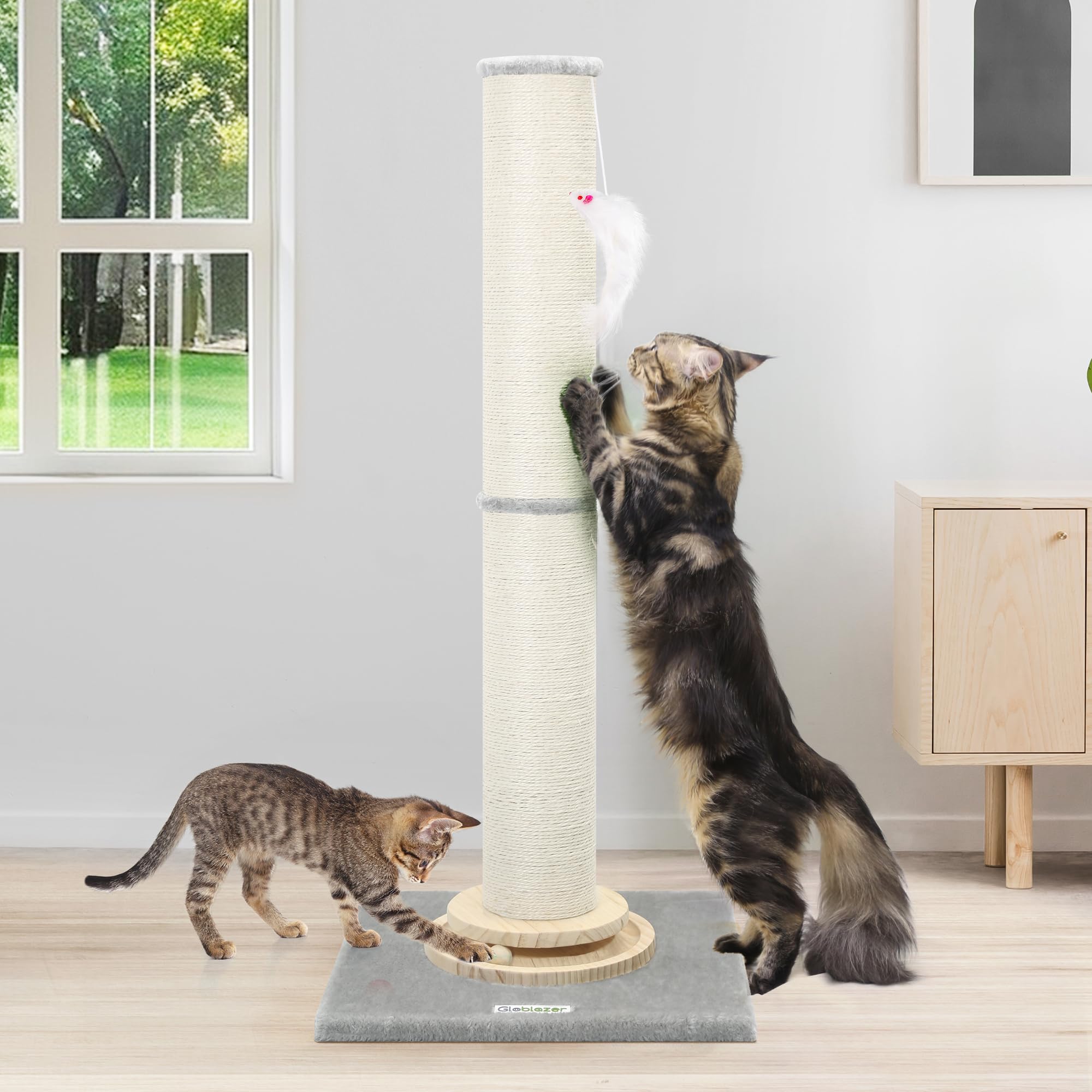 Globlazer Palo Tiragraffi per Gatti Adulti, Colonne Tiragraffi Alto 90cm & 50 cm Regolabile 2 in 1 con Grande Base Palo Tiragraffi in Sisal Trackball in Legno Gatti Giocattoli (SC35, Grigio Chiaro)