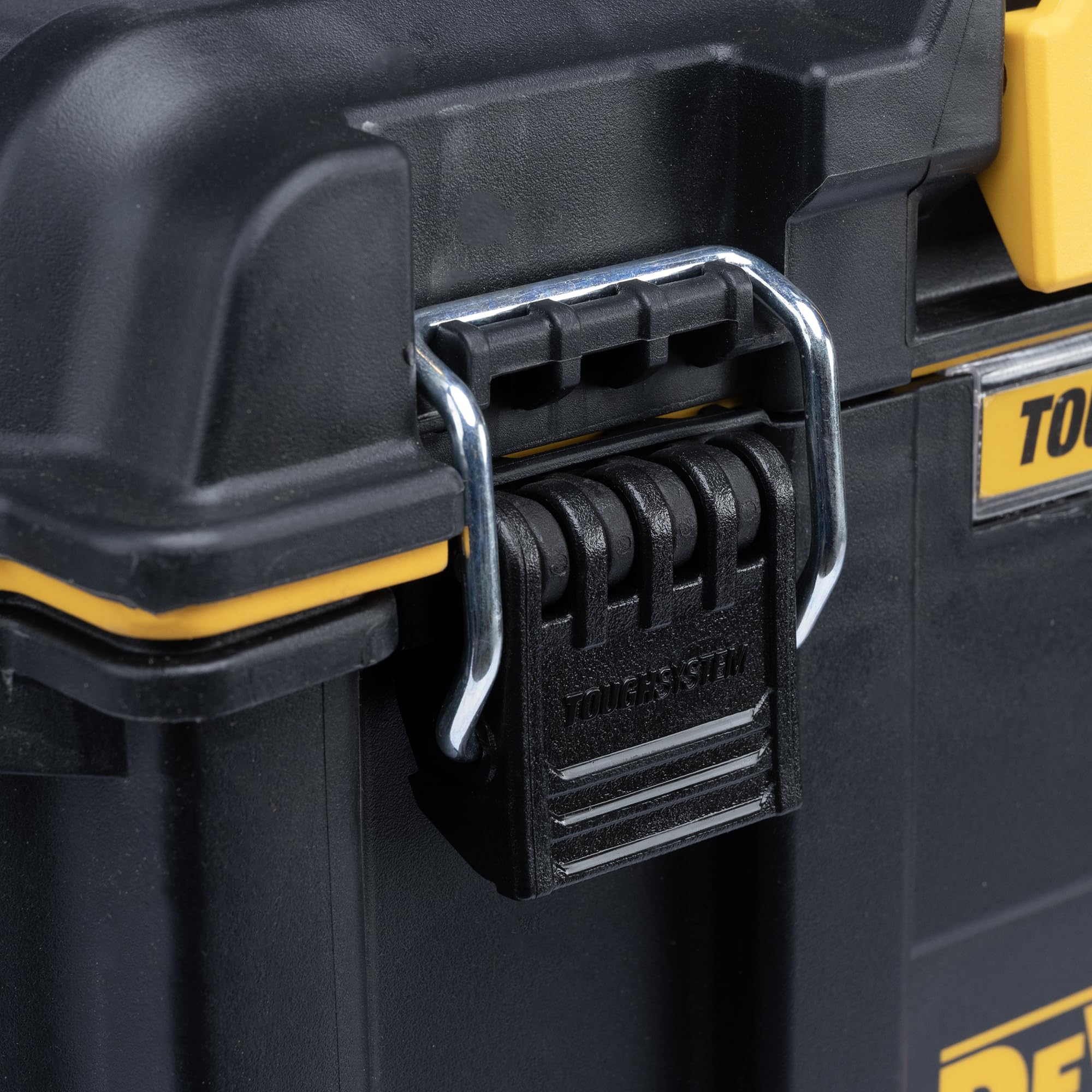 DEWALT TOUGHSYSTEM 2.0 Caja de herramientas compacta y duradera con separadores extraíbles (DWST08035)