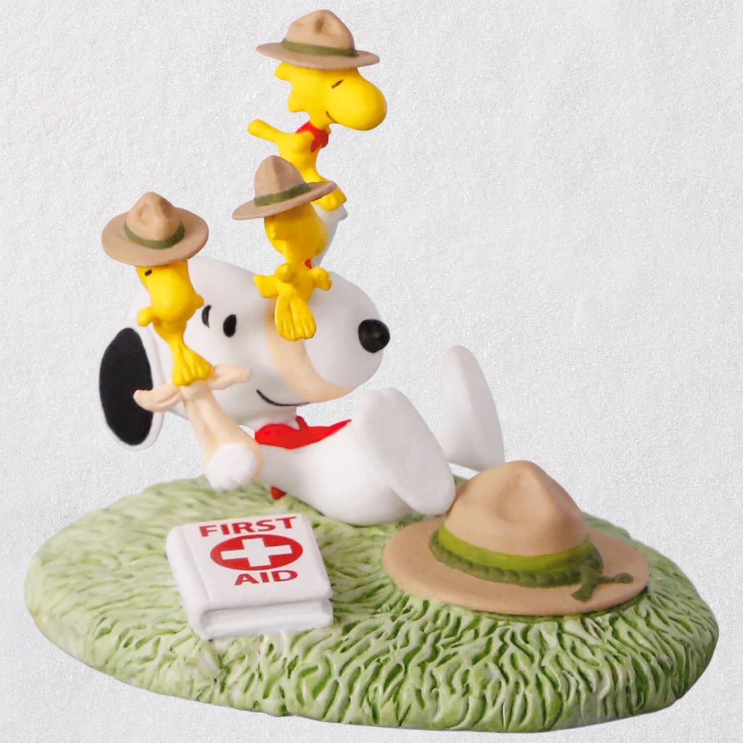 Hallmark Keepsake Christmas Ornament 2018 Year Dated, The Peanuts Gang First Aid Lessons