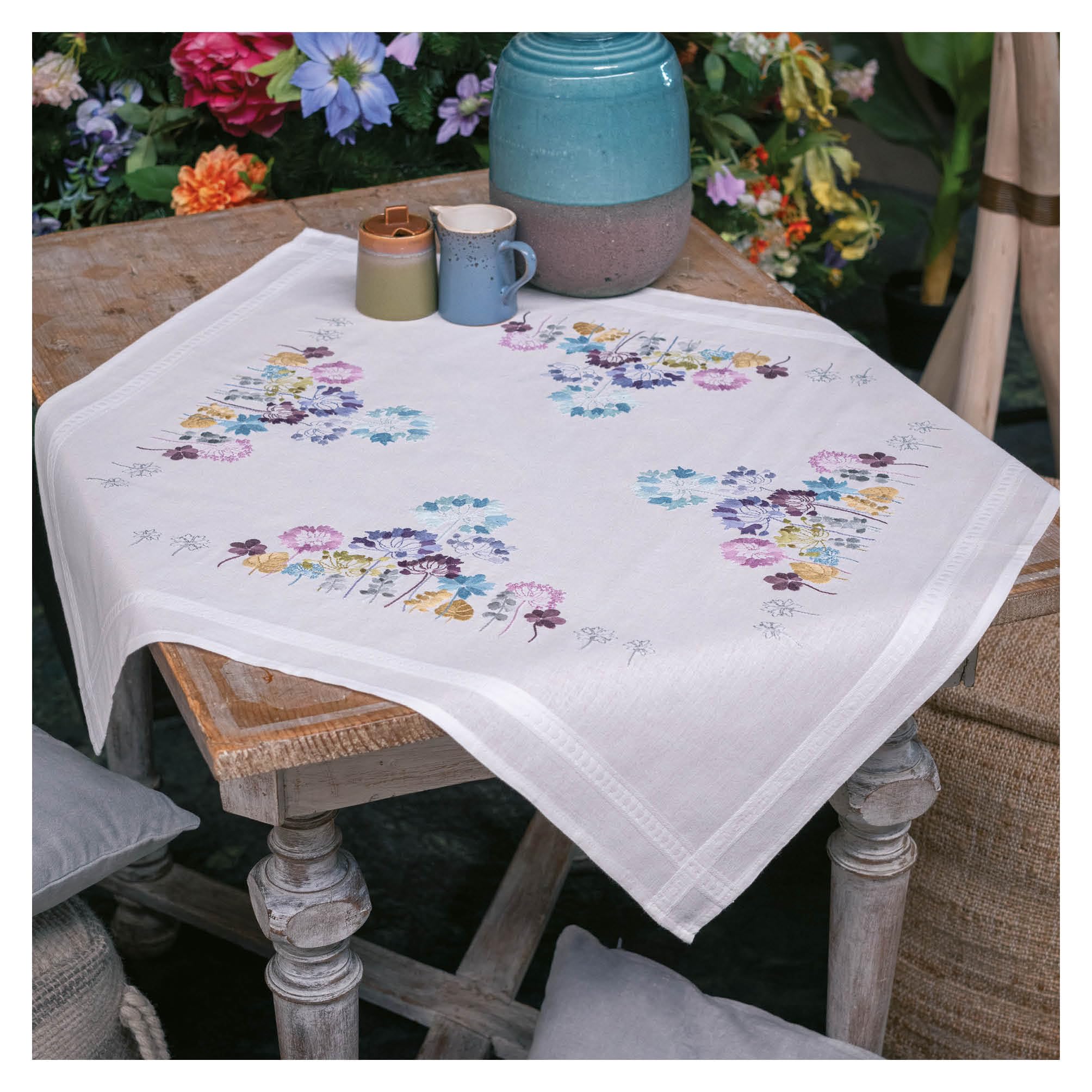 Vervaco Embroidery Kit Tablecloth Embroidery Set Adults Pre-Printed Allium in Blue and Purple Embroidery Blankets Pre-Drawn Blanket Embroidery Satin Stitch 80 x 80 cm Fabric for Embroidery Creative