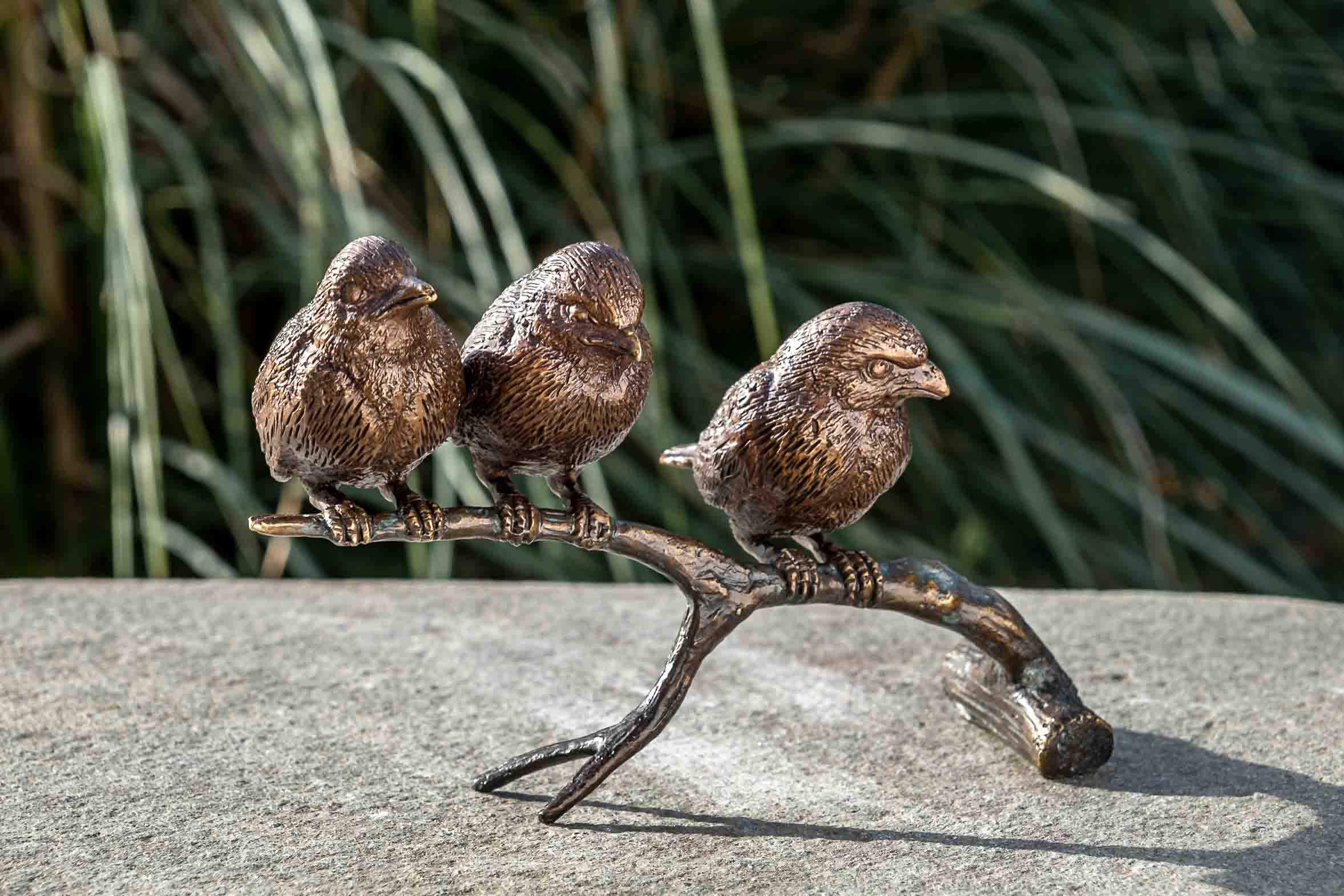 IDYL Bronze-Skulptur DREI Spatzen auf einem AST, 12x9x20 cm