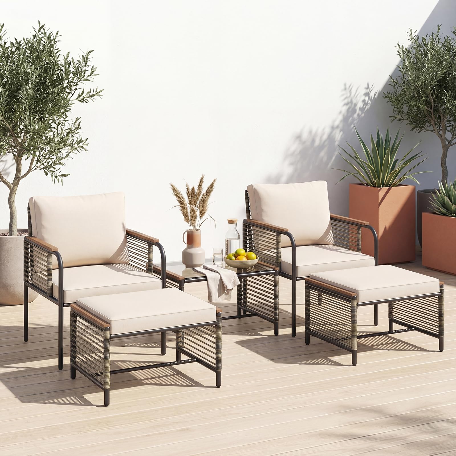 LIFEZEAL Set di Mobili da Giardino in Rattan 5 Pezzi, Arredamento per Balcone con Cuscino e Tavolino, Set di Sedute con Poltrone, Pouf, per Terrazza, Balcone, Giardino (Beige, 5 Pezzi)
